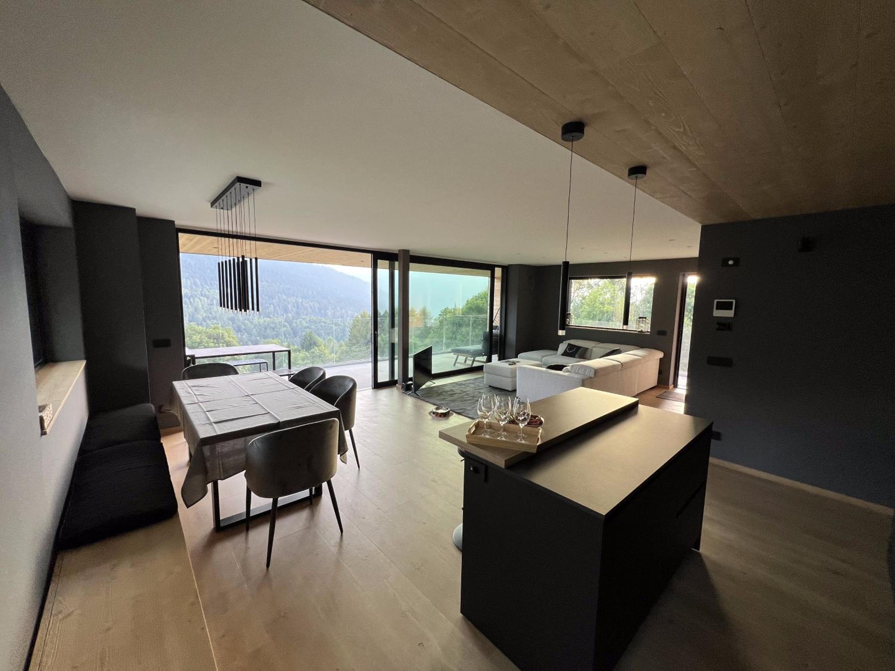 Three-Bedroom Premium Apartment with Balcony photo 1
