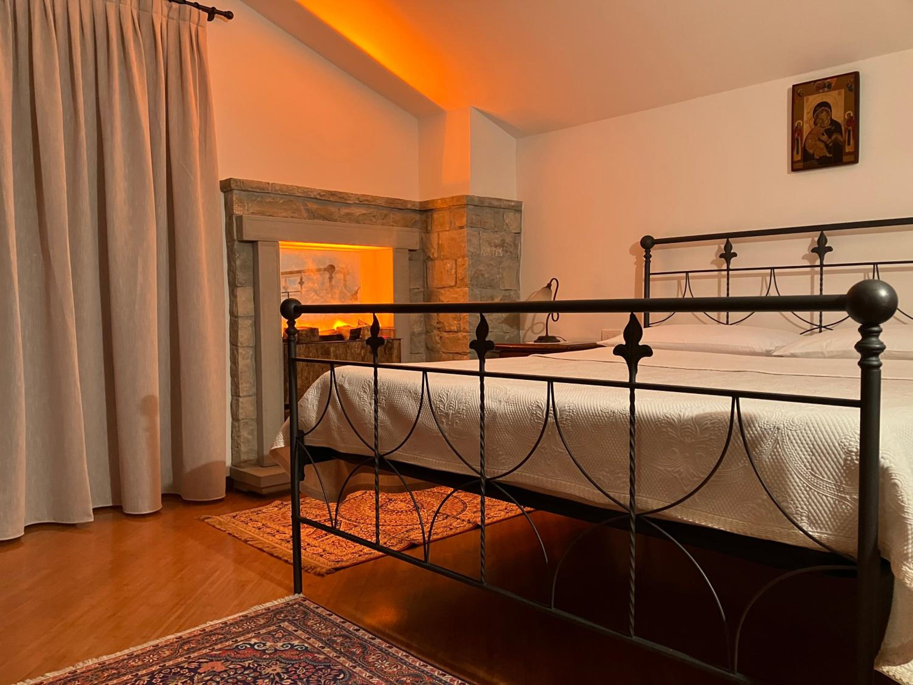 Double Room with Mountain View - Photo 1
