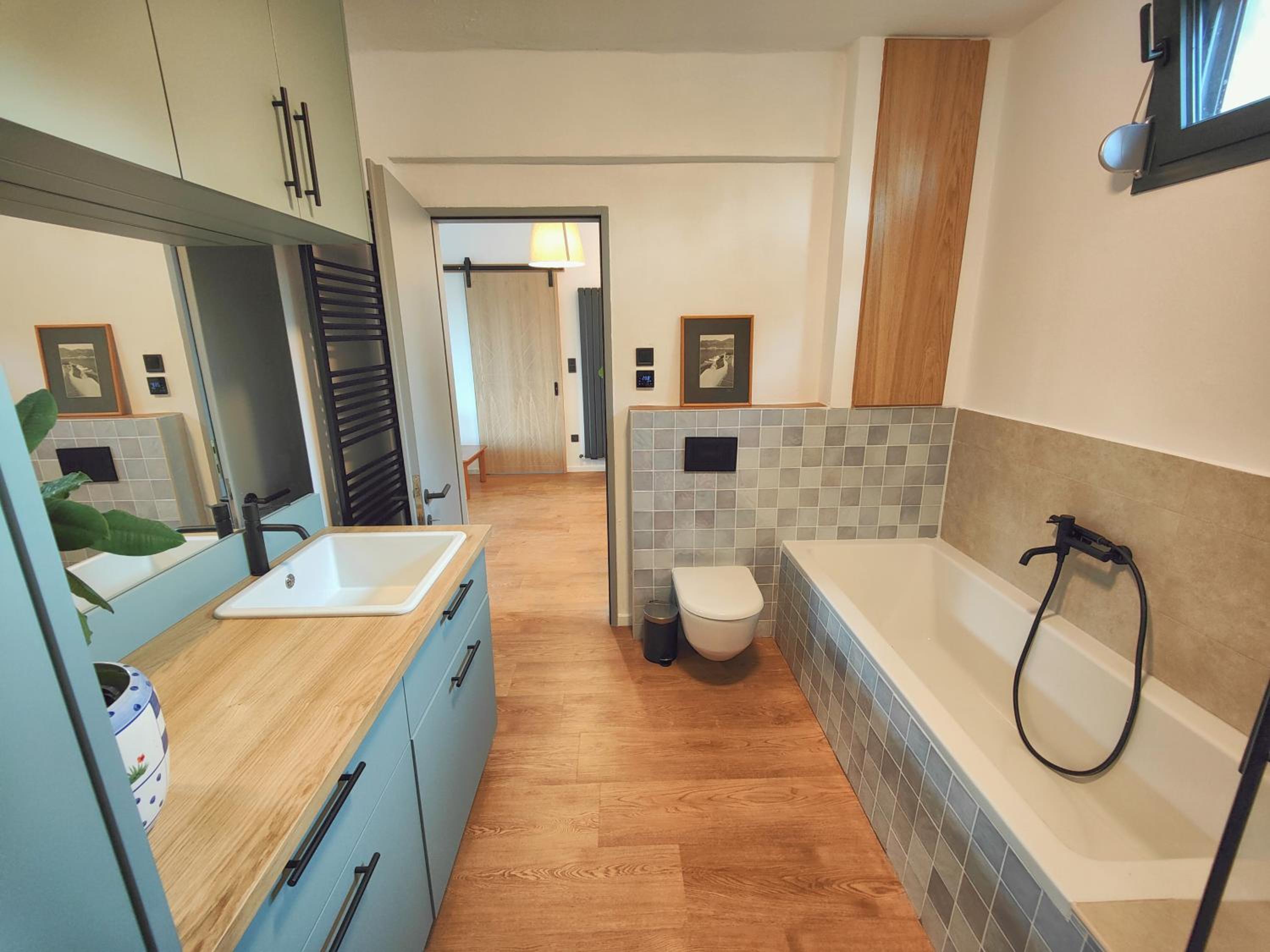Deluxe One-Bedroom Apartment with Ocean View photo 2