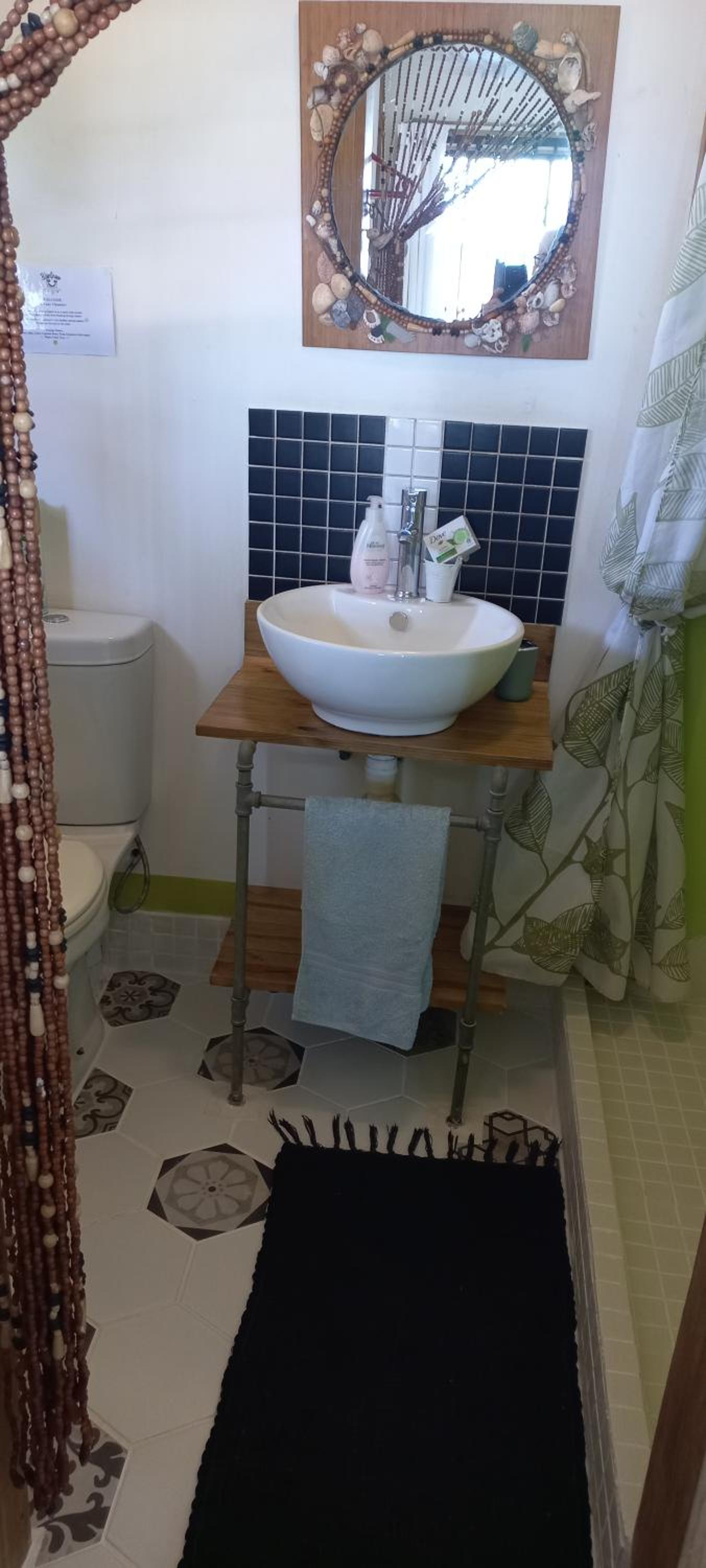 Two-Bedroom House - Photo 14