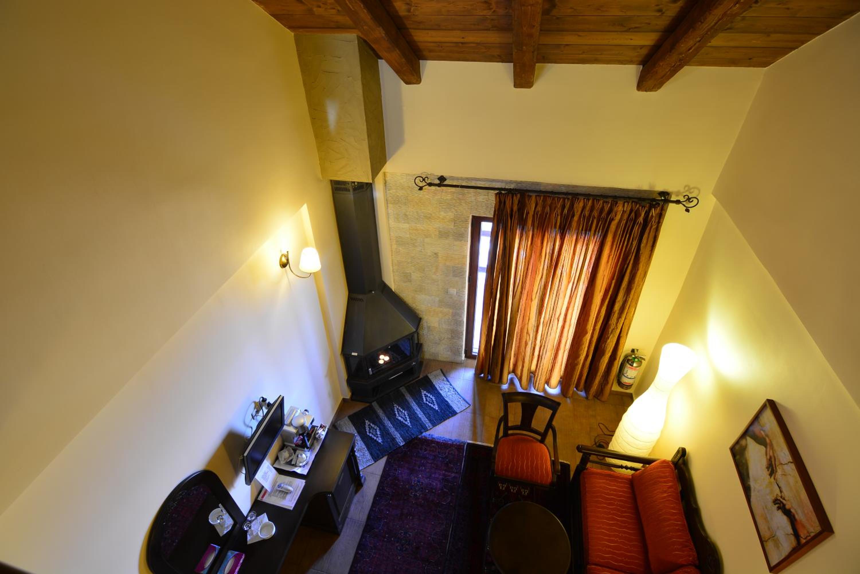 Deluxe Suite with Spa Bath photo 2