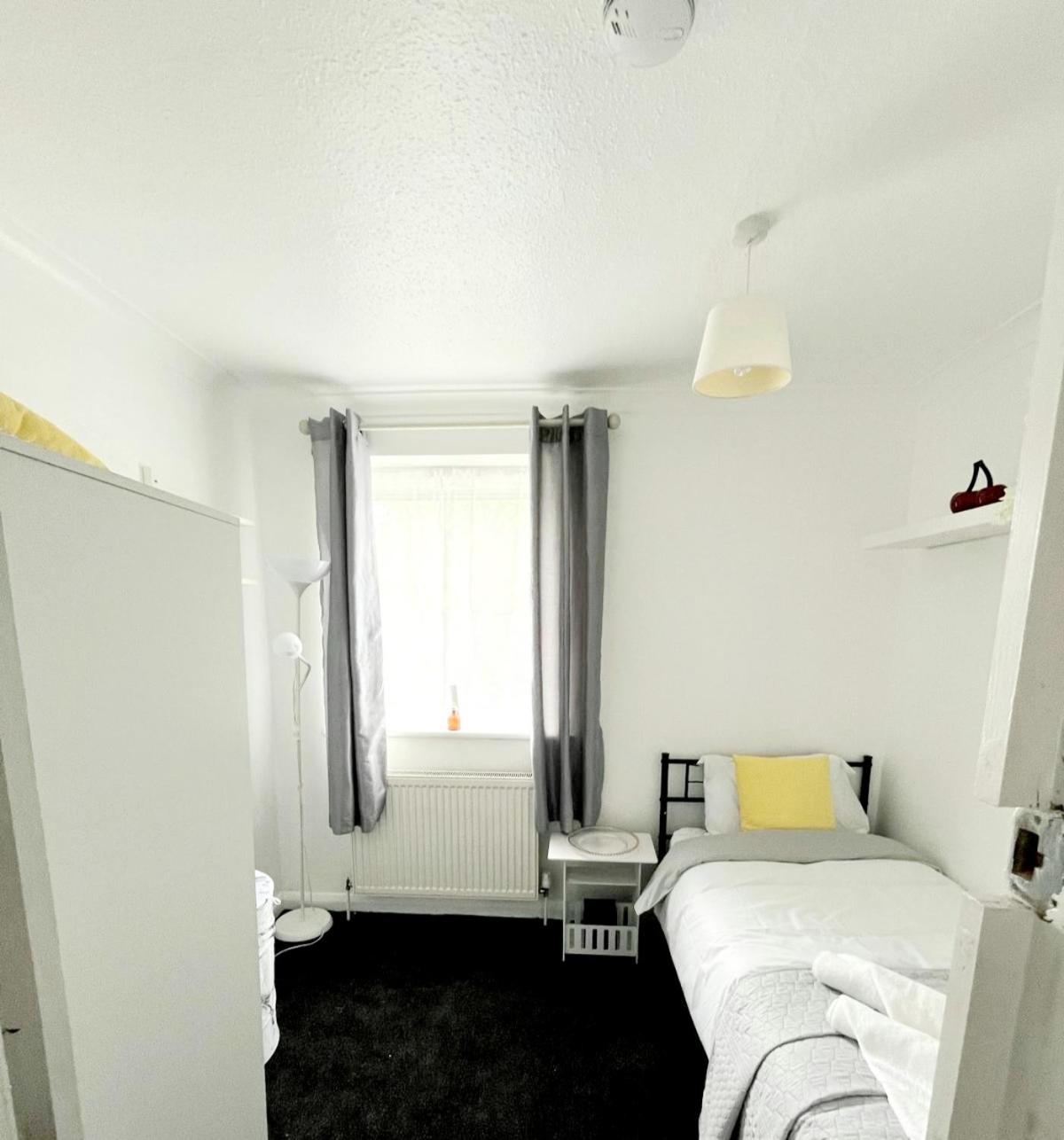 Single Room photo 2