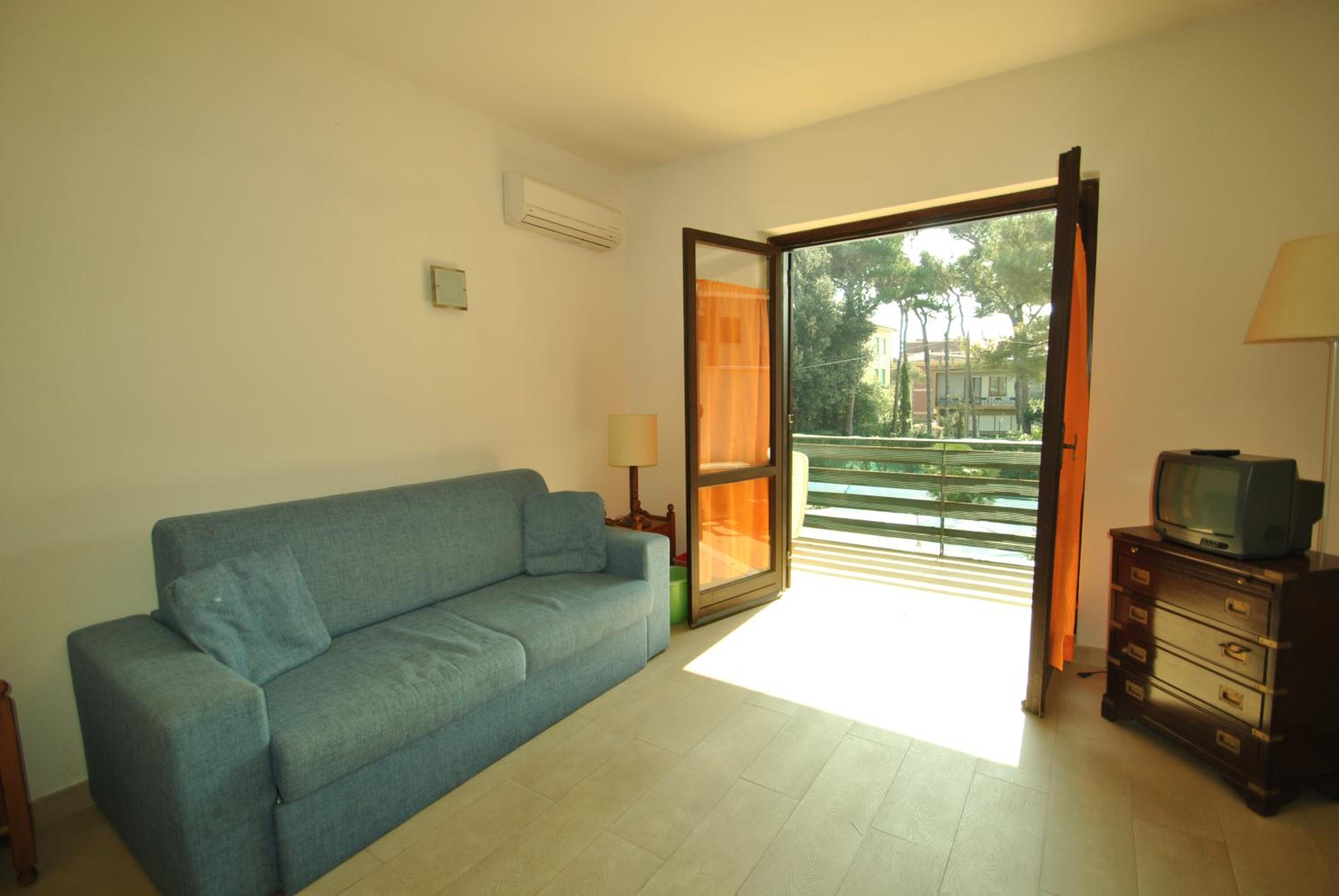 One-Bedroom Apartment With Balcony photo 1
