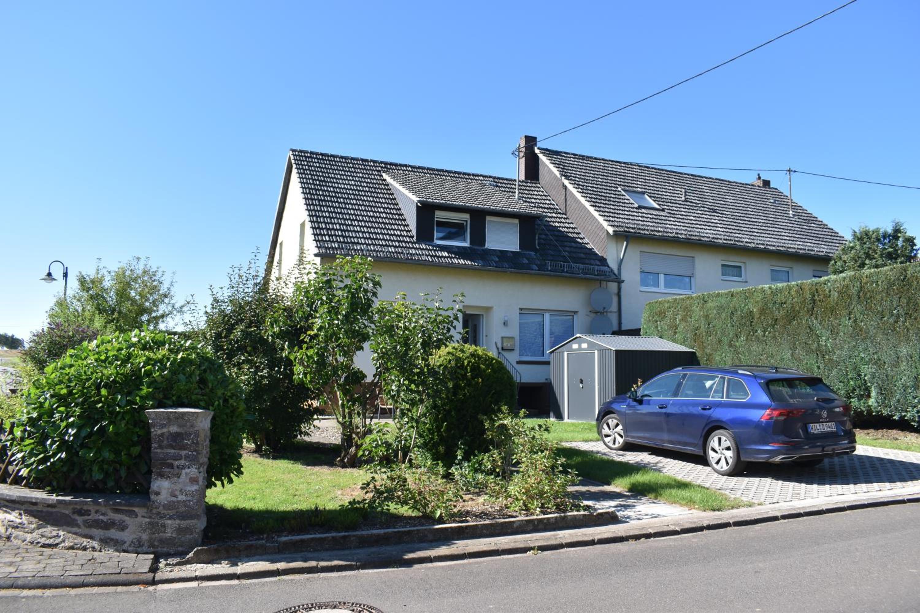 Three-Bedroom House photo 2