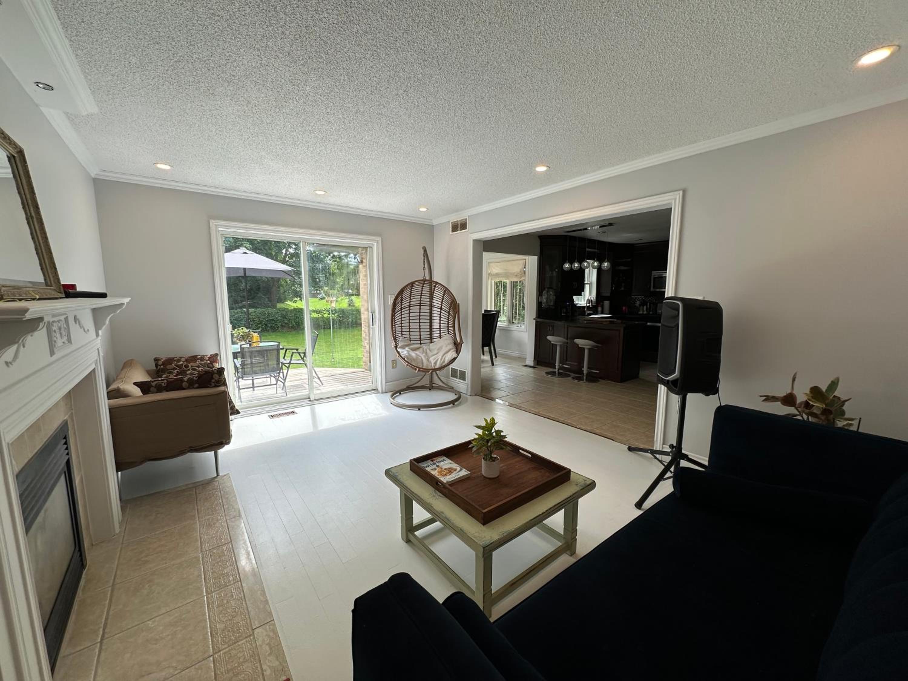 Five-Bedroom House photo 1