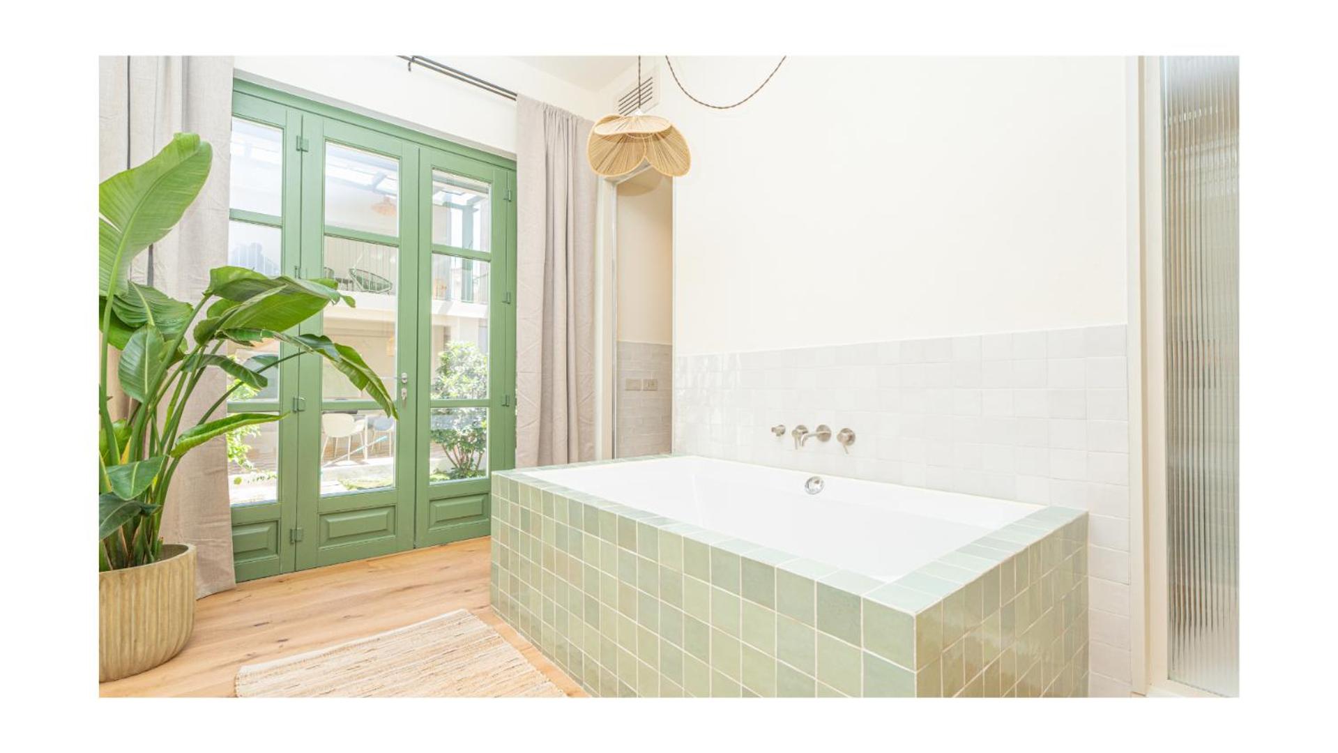 Deluxe Double Room with Bath photo 2