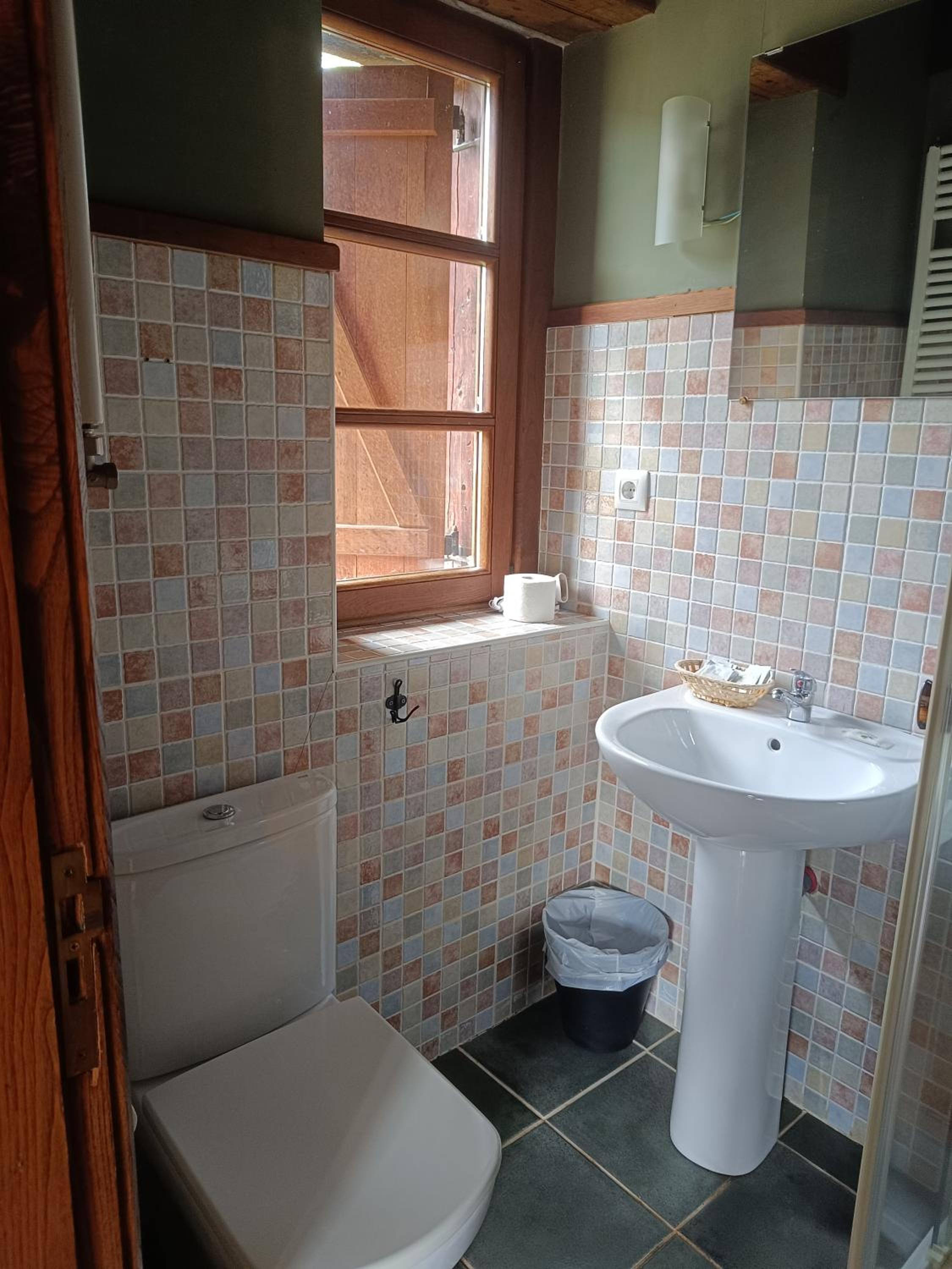 Twin Room with Private External Bathroom photo 3