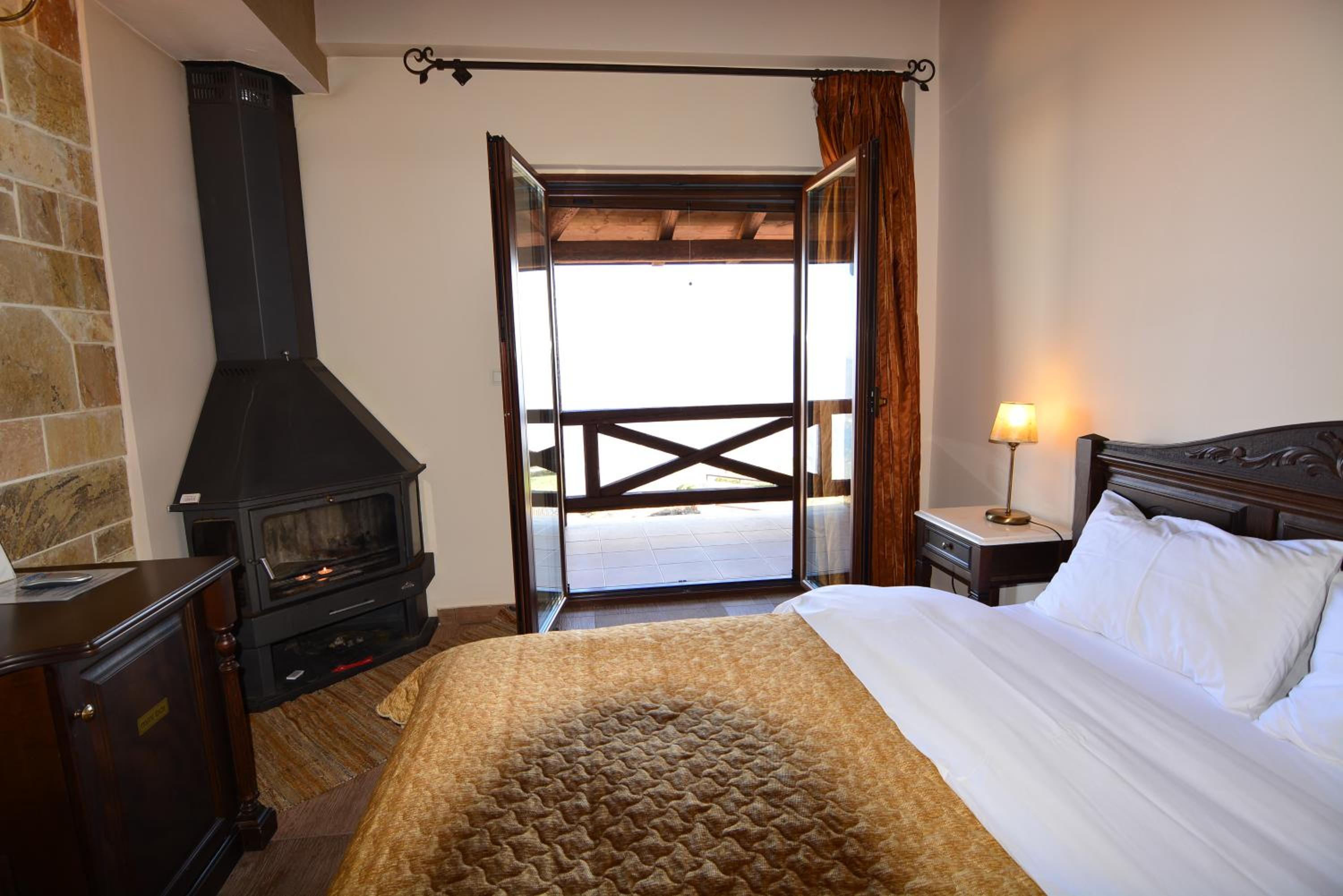 Double Room with Spa Bath photo 2