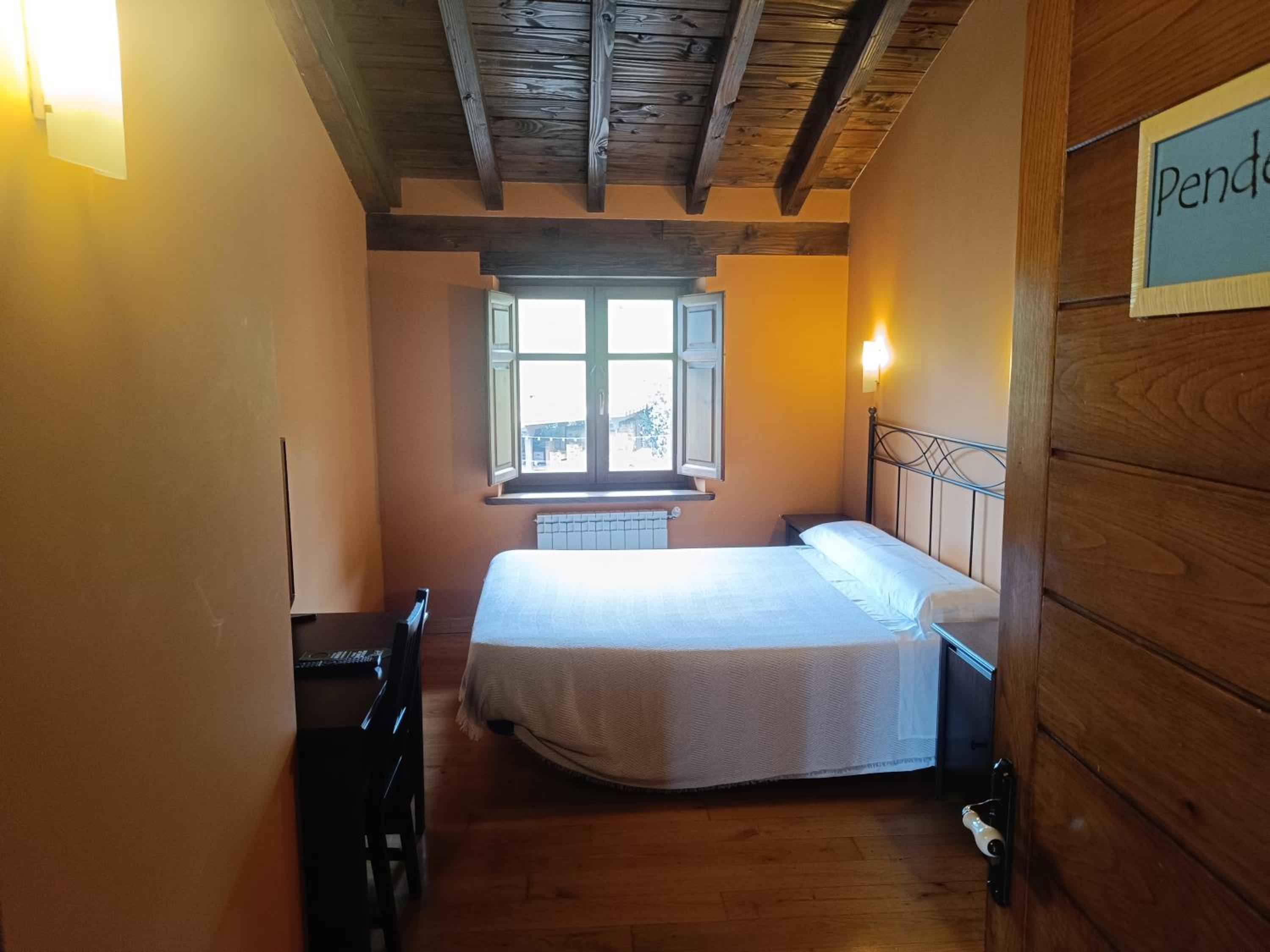 Twin Room with Private External Bathroom photo 2