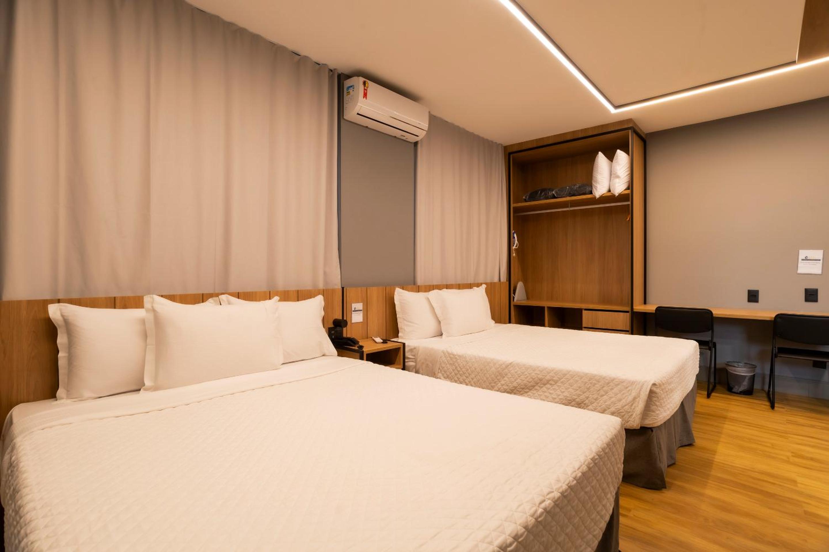 Deluxe Double Room with Two Double Beds thumbnail 6
