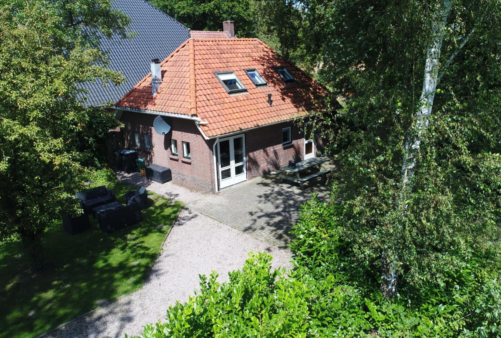 Three-Bedroom House photo 3