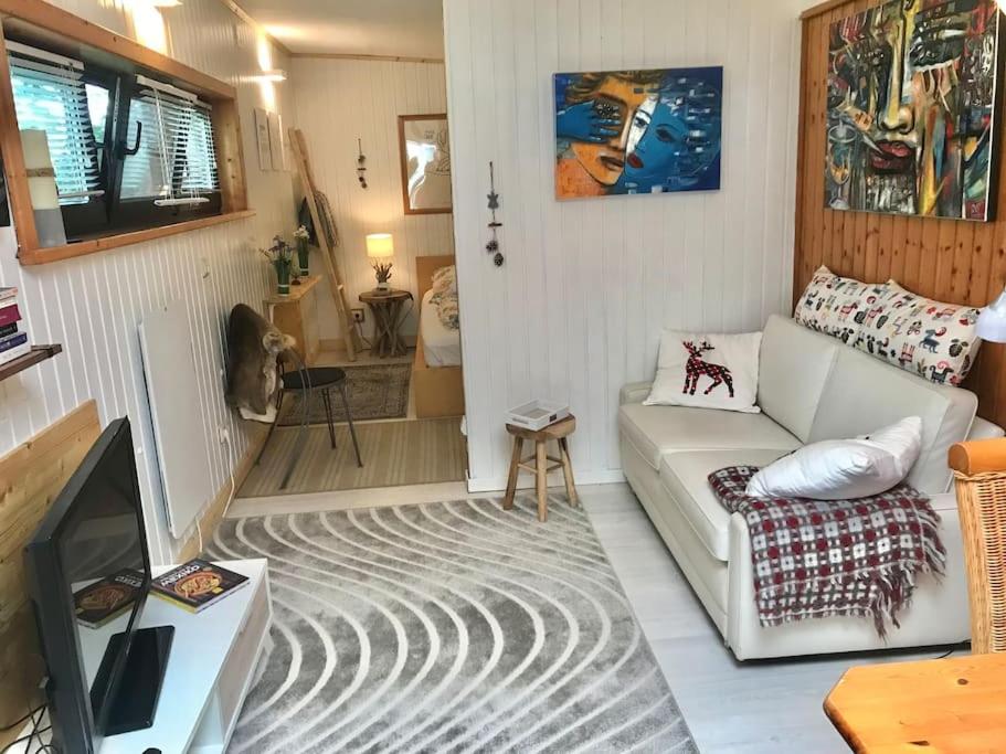 One-Bedroom House photo 1