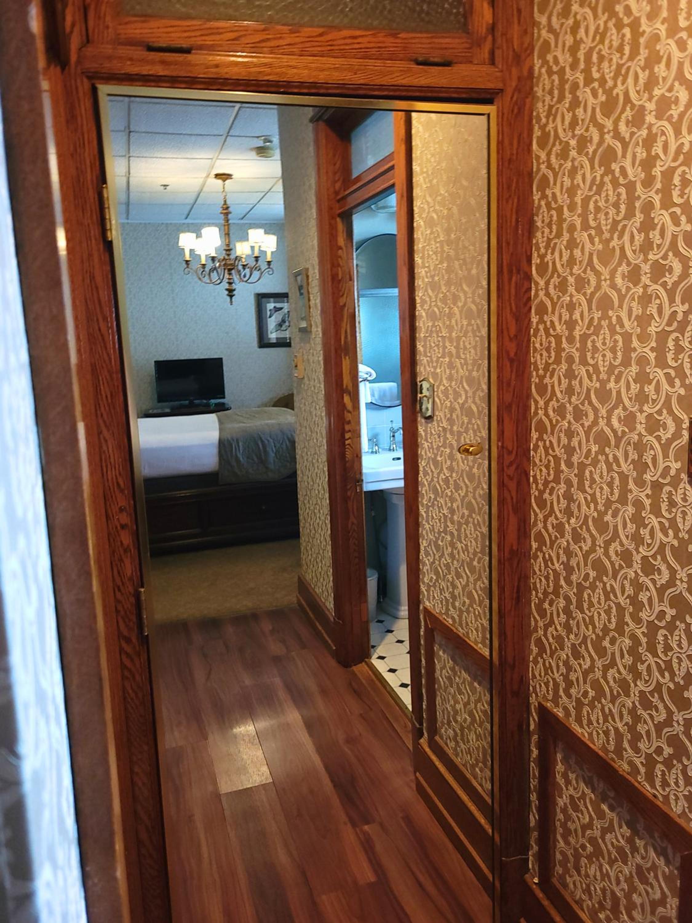 Queen Room - Photo 7