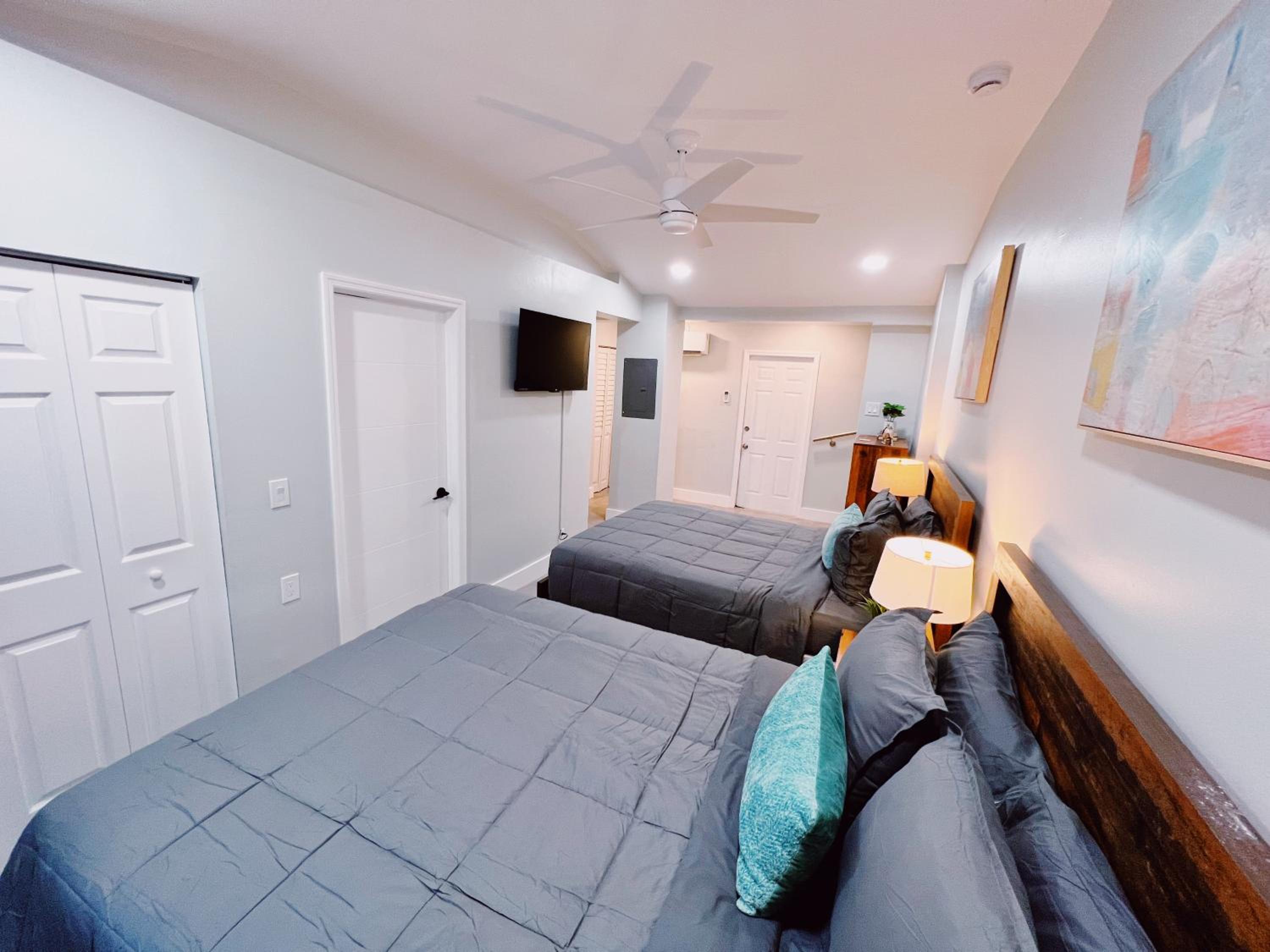 Premium 3-Bed 2-Bath House w/ Backyard and Pool Access photo 2