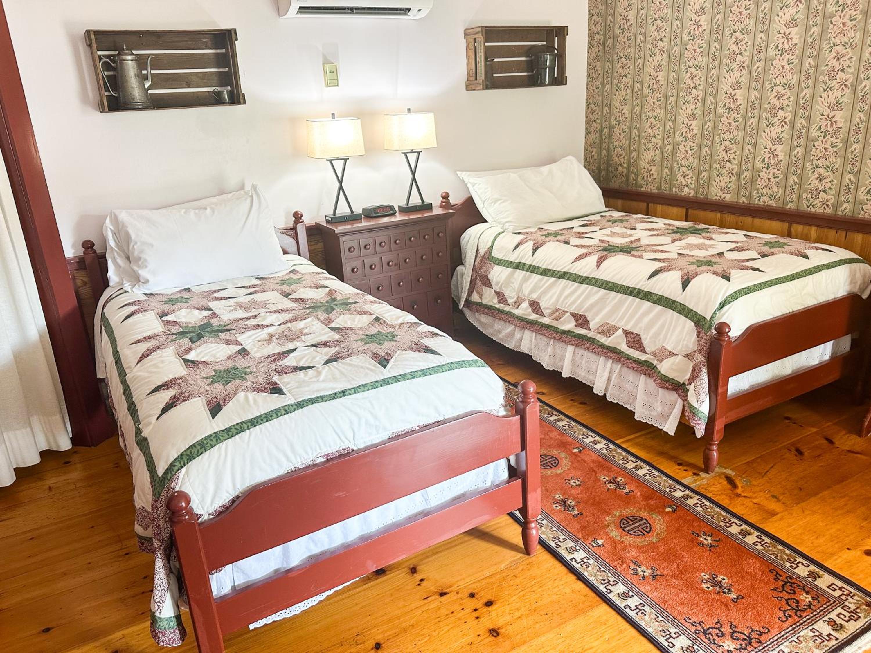Standard Twin Room photo 2