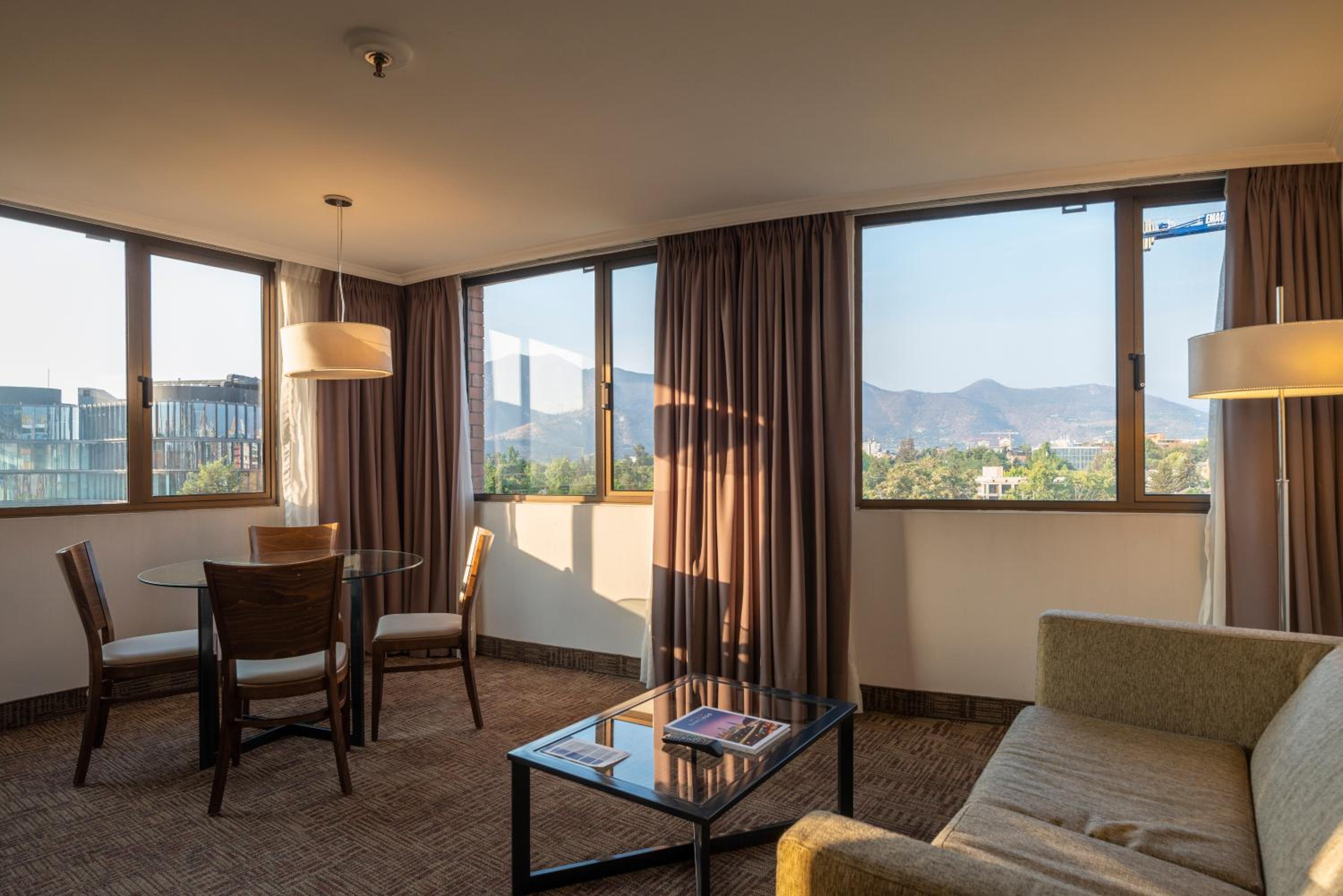 Suite - Photo 1