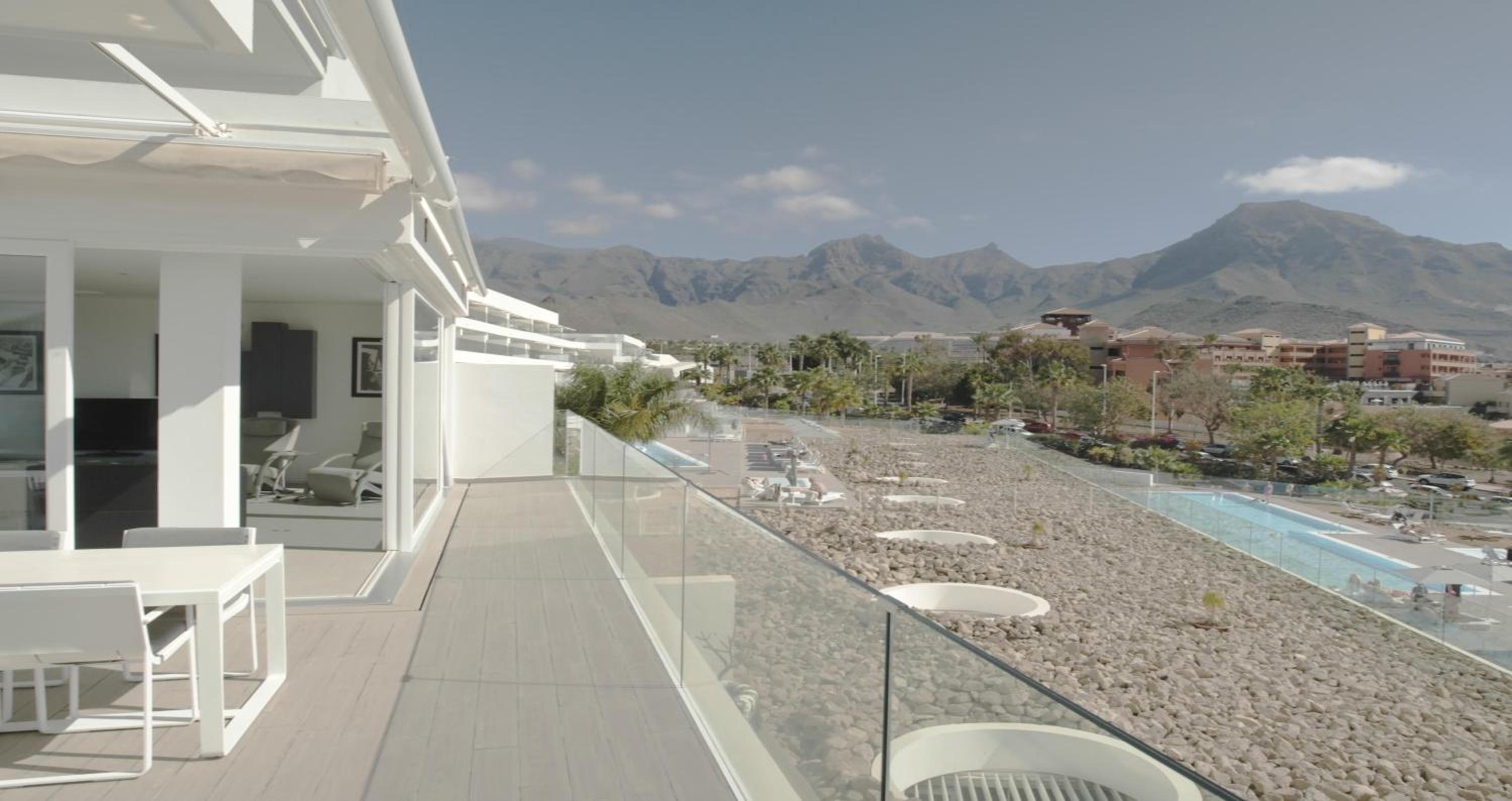 Infinity Elegance 3 bedroom penthouse with private pool and sea view