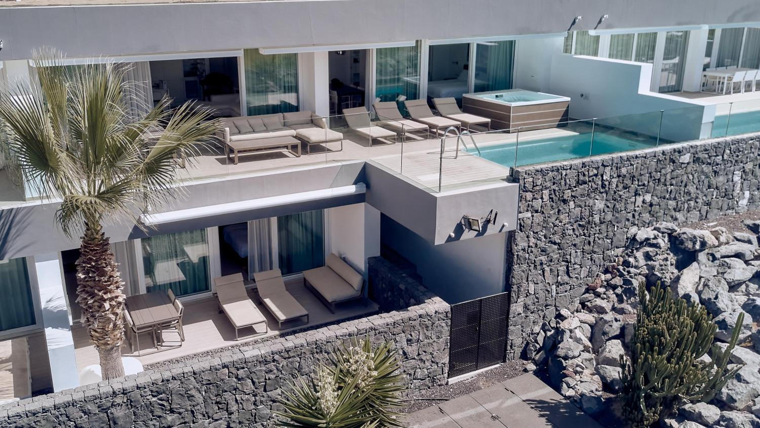 Infinity Mar 3 bedroom  Suite with private pool, hot tub and sea view thumbnail 6