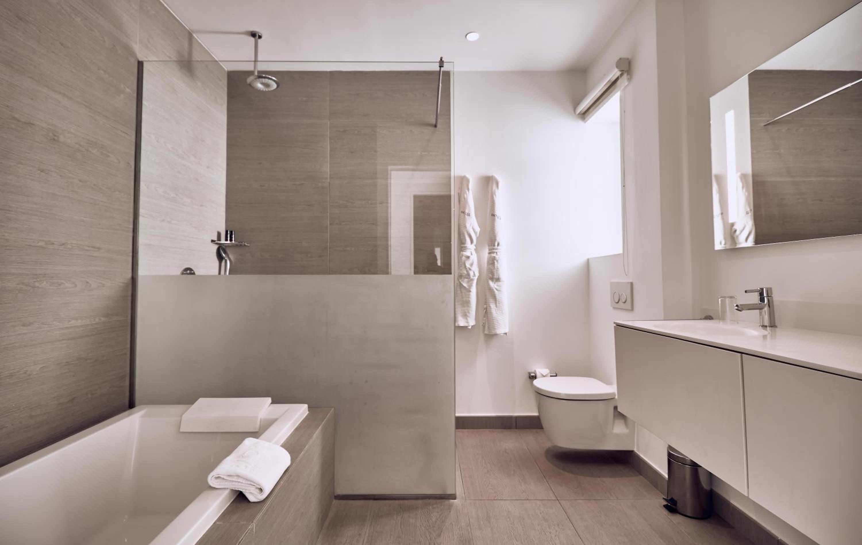 Divinity Lago 1 bedroom Suite with jacuzzi and sea view