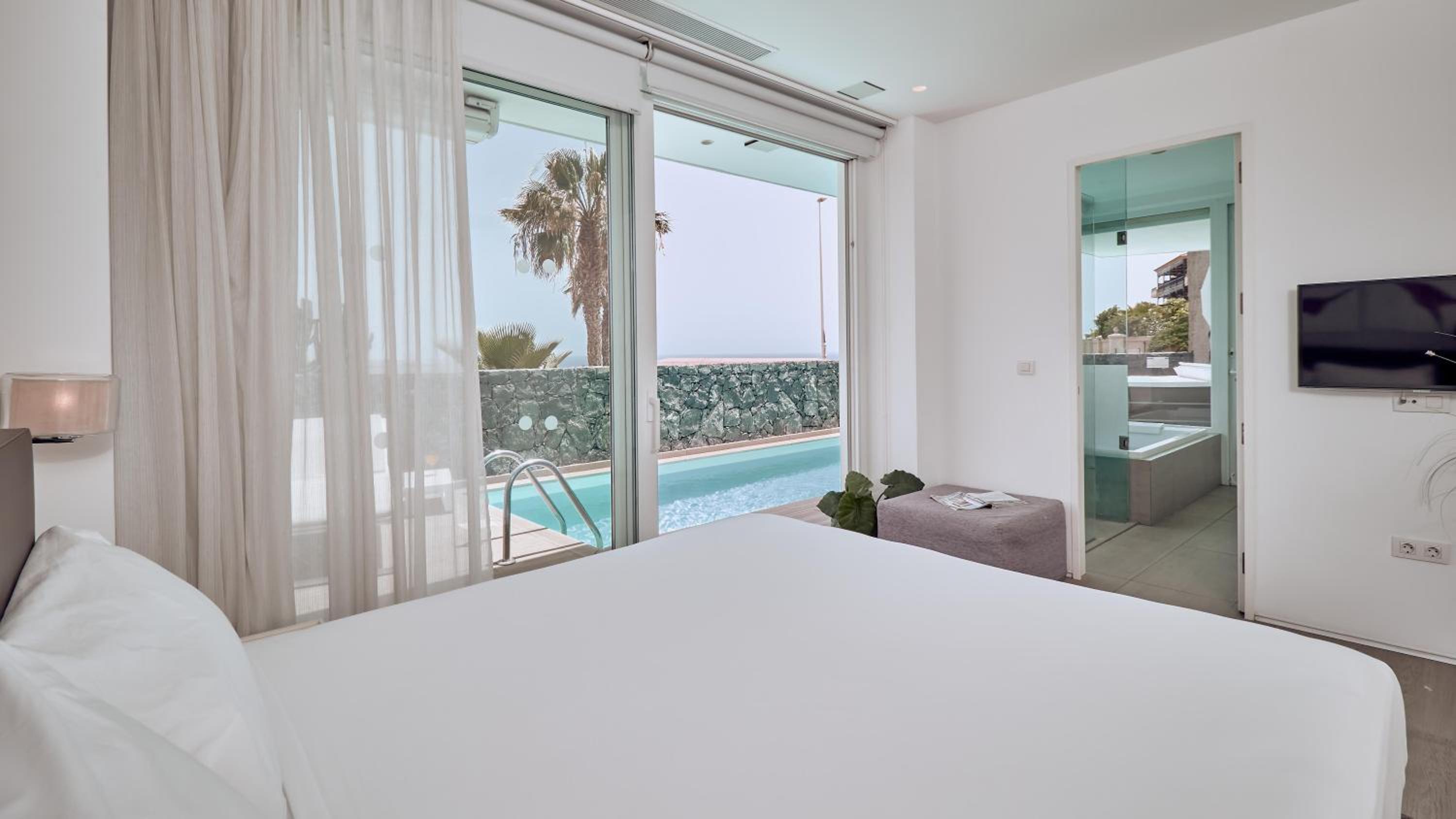 Divinity Mar 1 bedroom Suite with private pool, hot tub and sea view