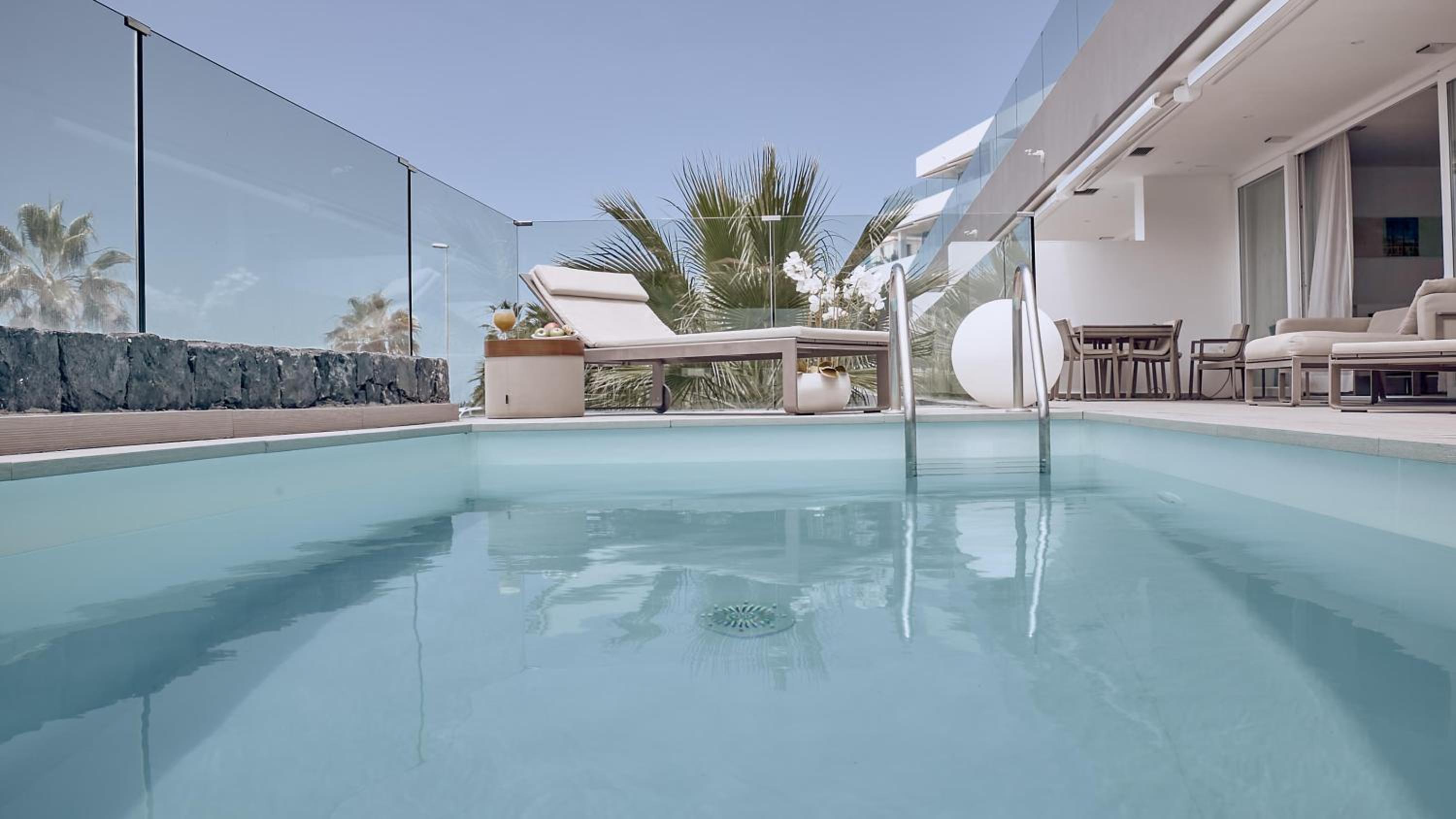 Infinity Mar 3 bedroom  Suite with private pool, hot tub and sea view