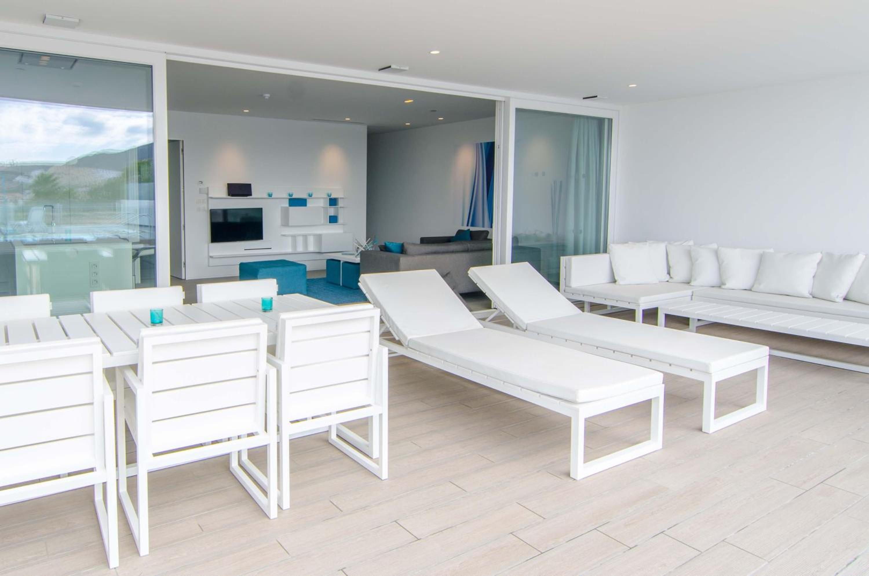 Serenity Bliss 2 bedroom Suite sea view