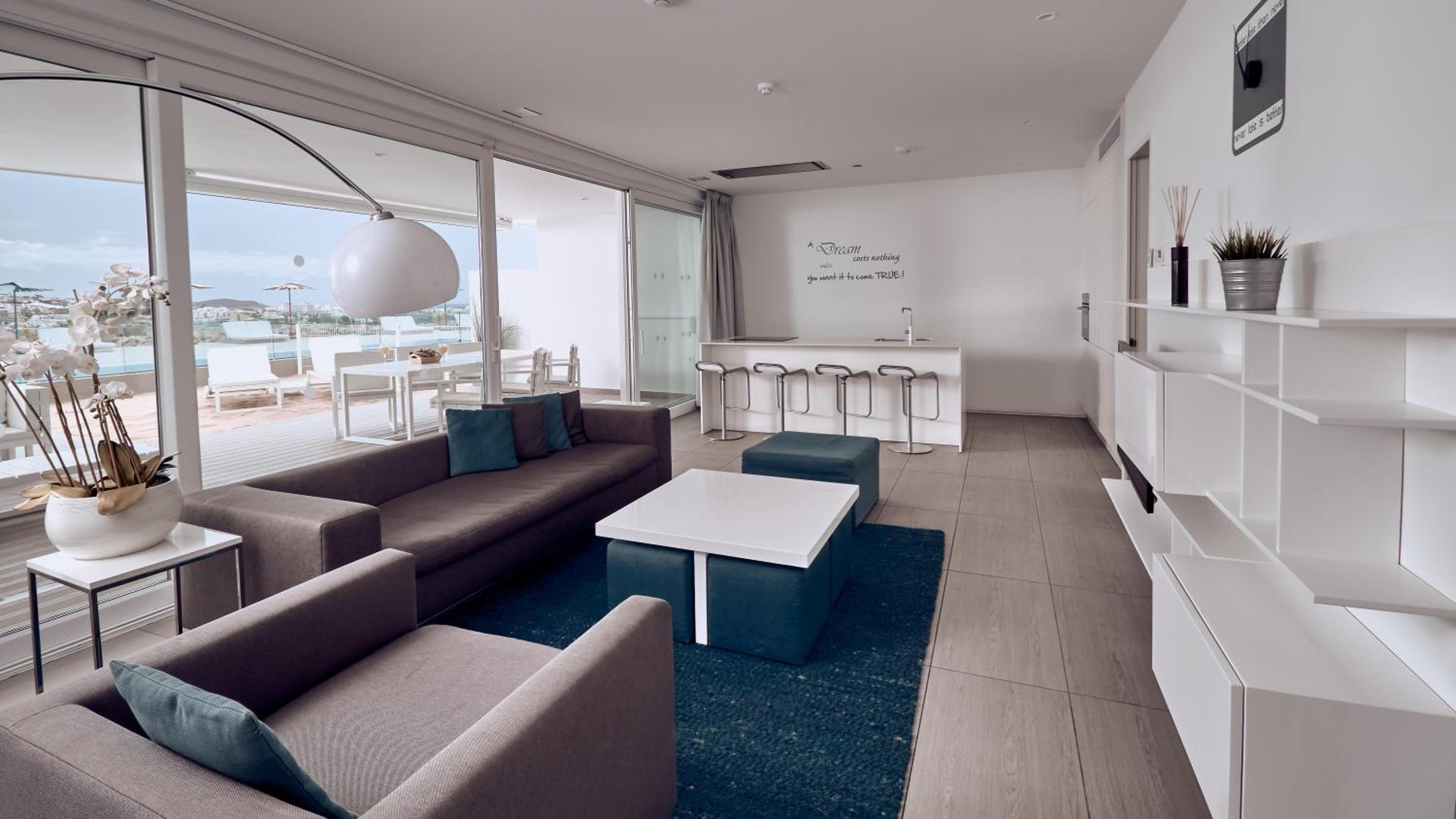 Serenity Bliss 2 bedroom Suite sea view