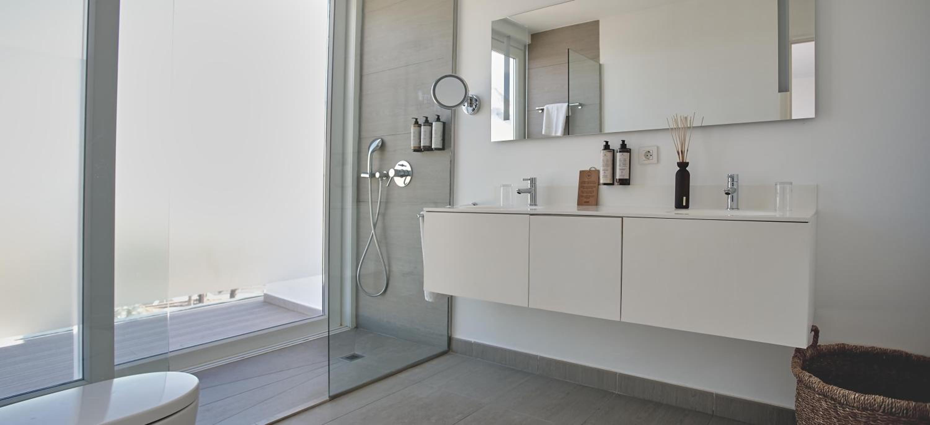 Infinity Euphoria 4 bedroom  penthouse with private pool, hot tub and sea view thumbnail 5