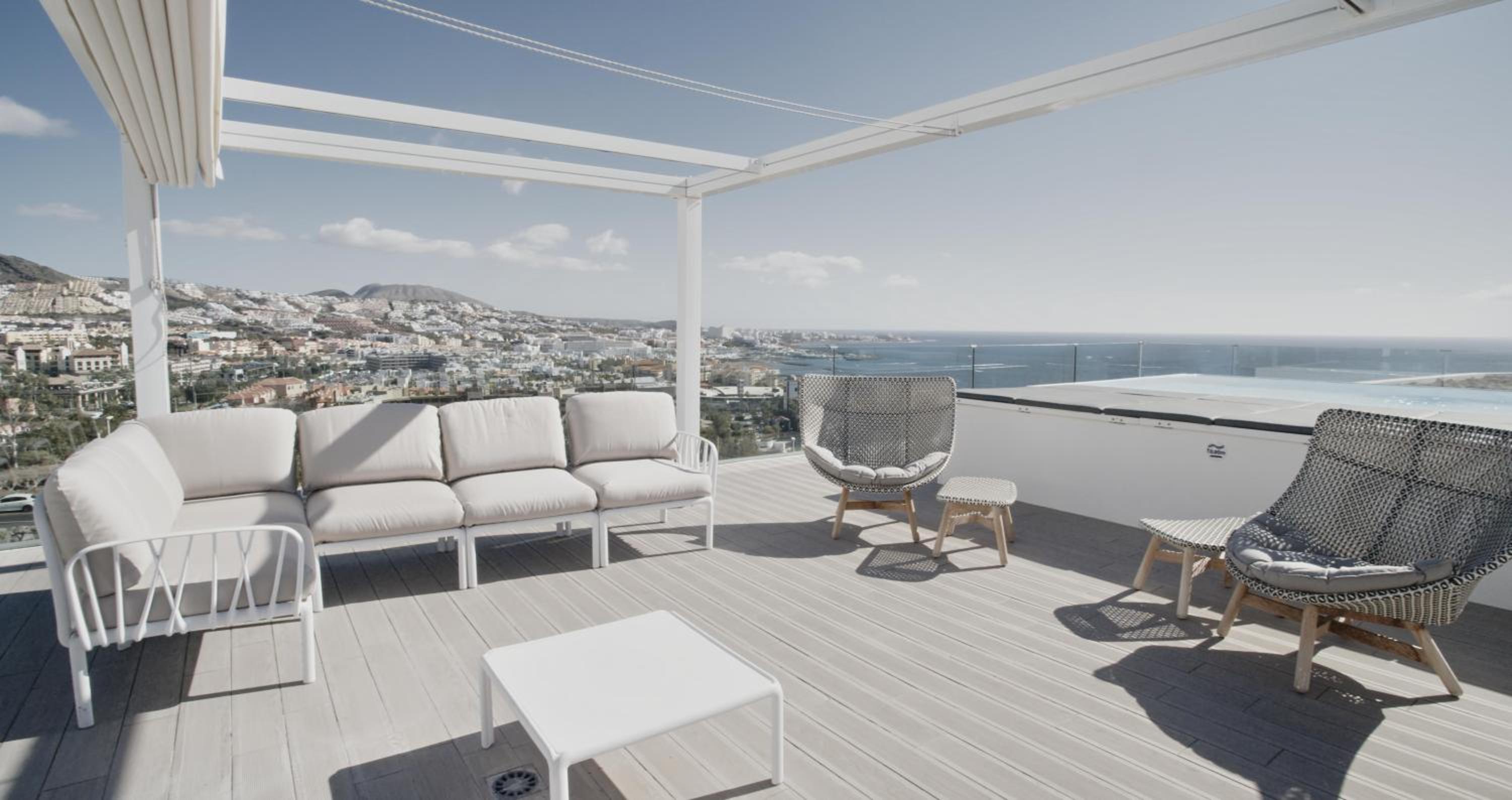Infinity Elegance 3 bedroom penthouse with private pool and sea view