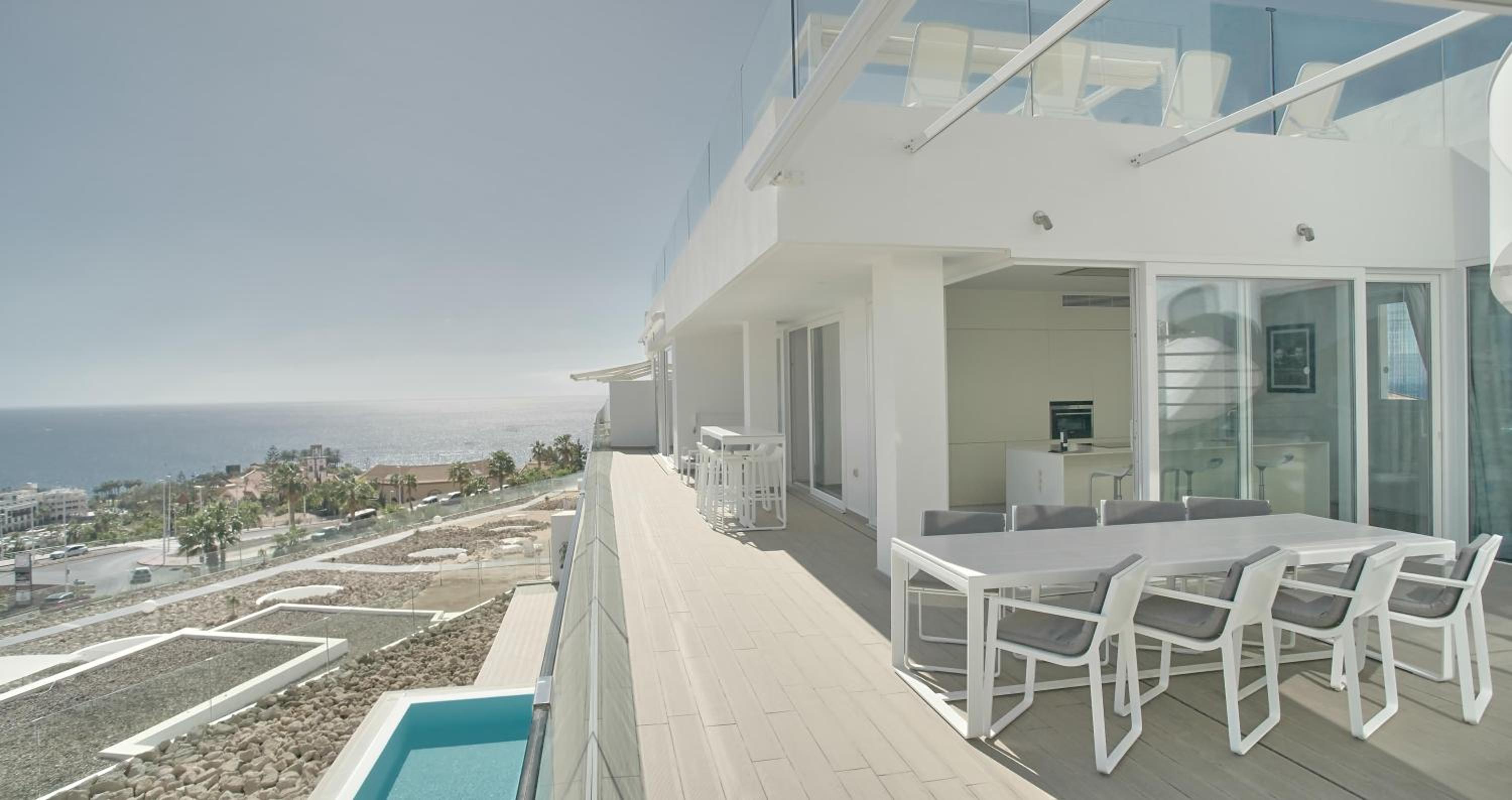 Infinity Elegance 3 bedroom penthouse with private pool and sea view
