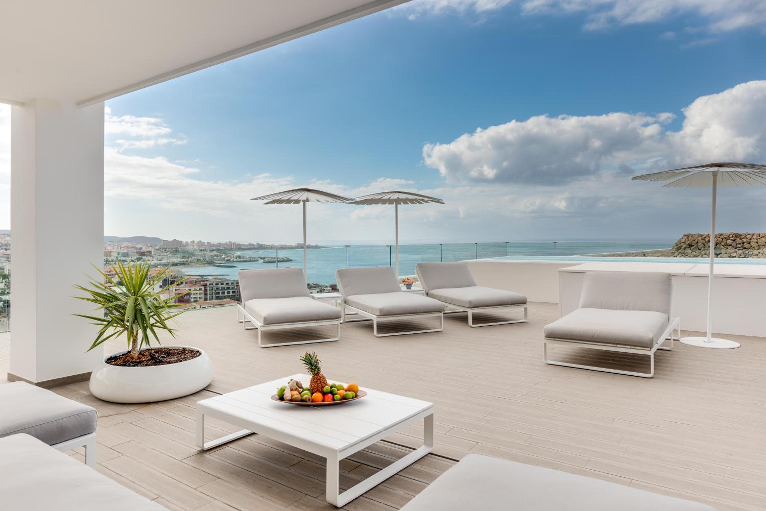 Infinity Euphoria 4 bedroom  penthouse with private pool, hot tub and sea view
