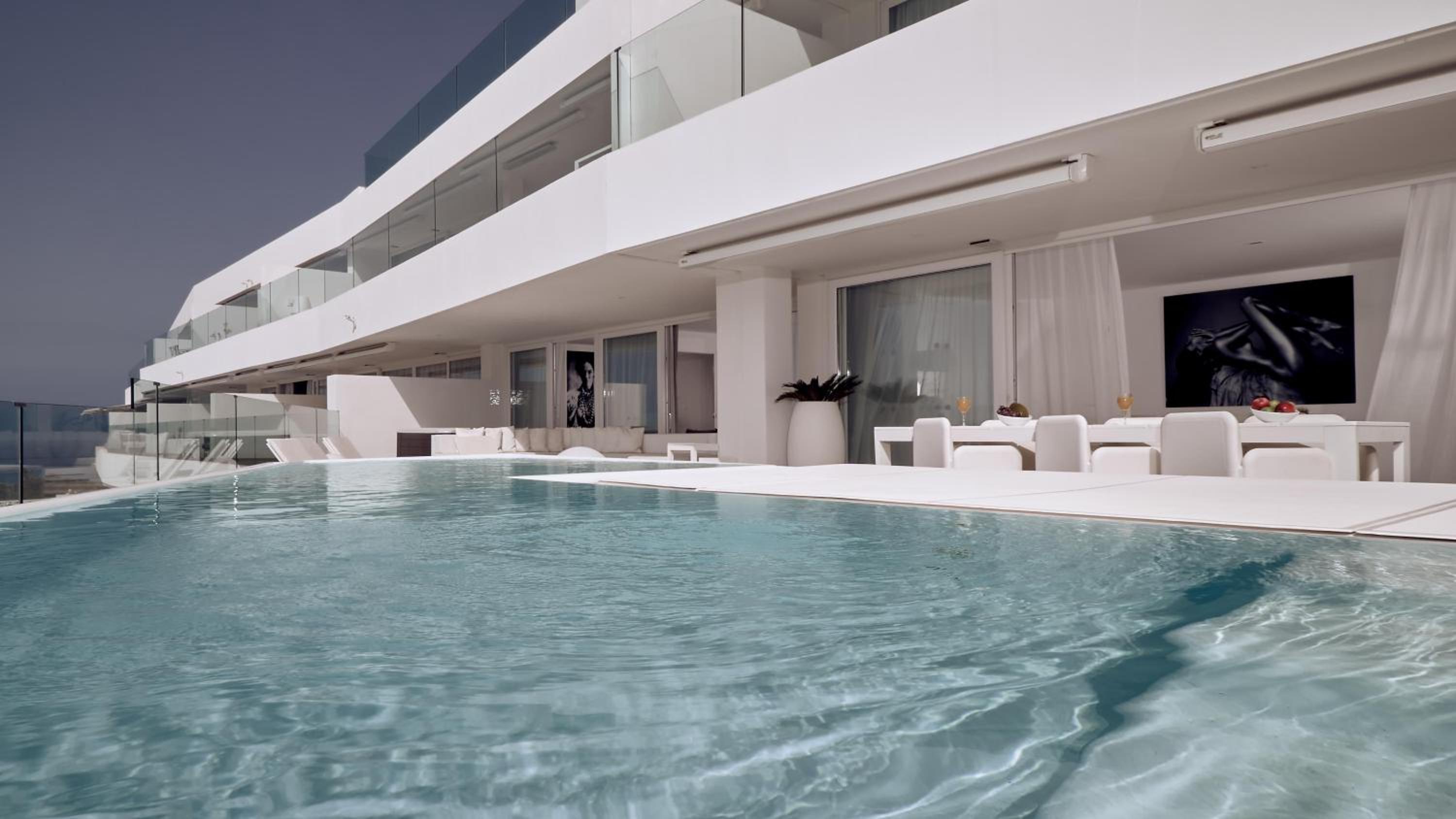 Infinity Harmony 3 bedroom  with private pool, hot tub and sea view
