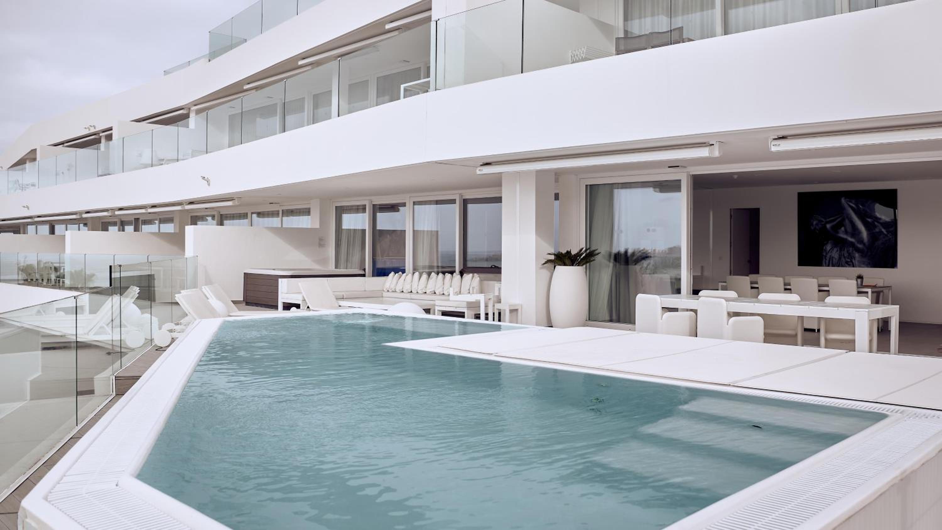 Infinity Harmony 3 bedroom  with private pool, hot tub and sea view