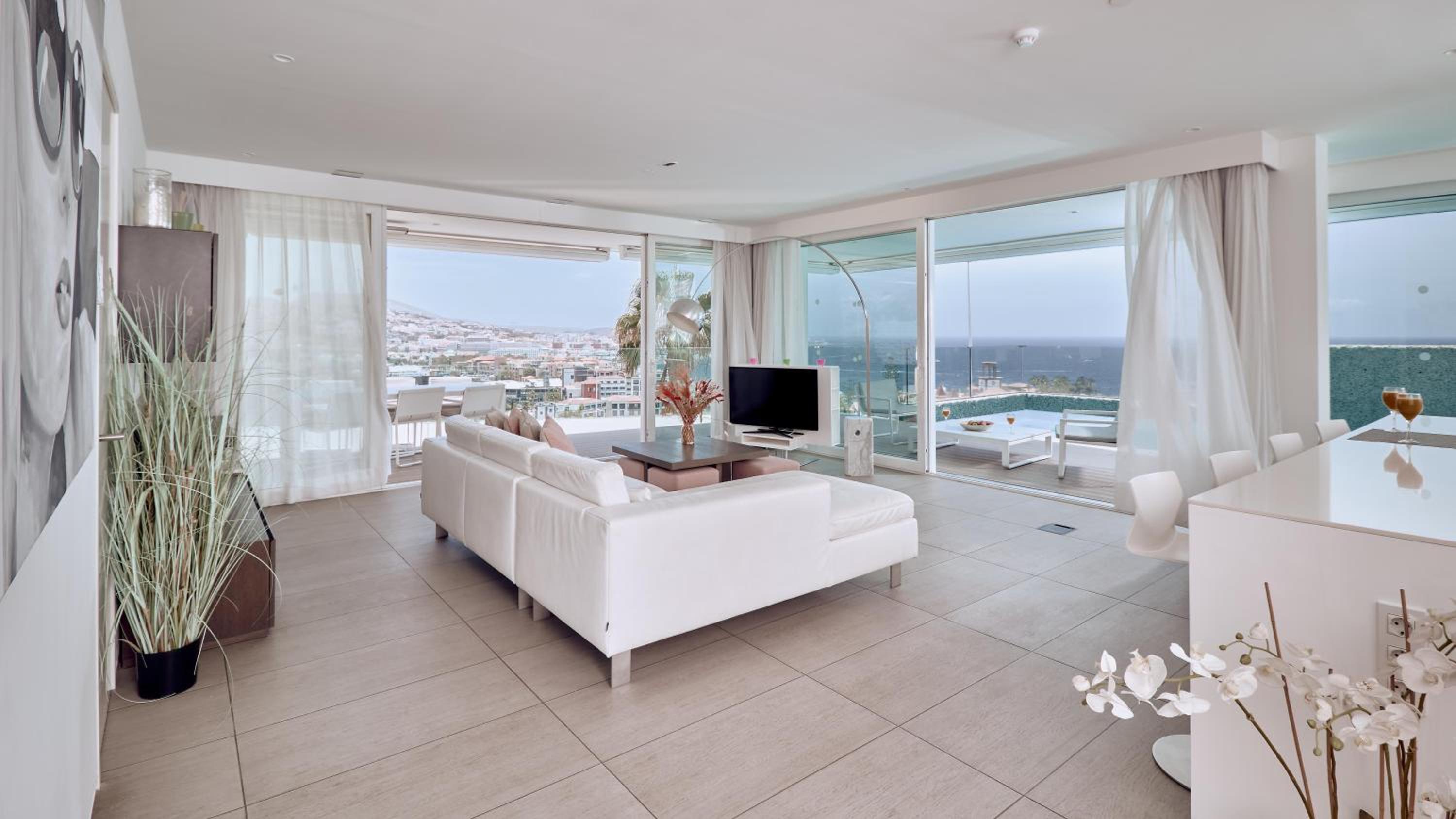 Serenity Elegance 2 bedroom  Suite extra large with private pool and sea  view thumbnail 5