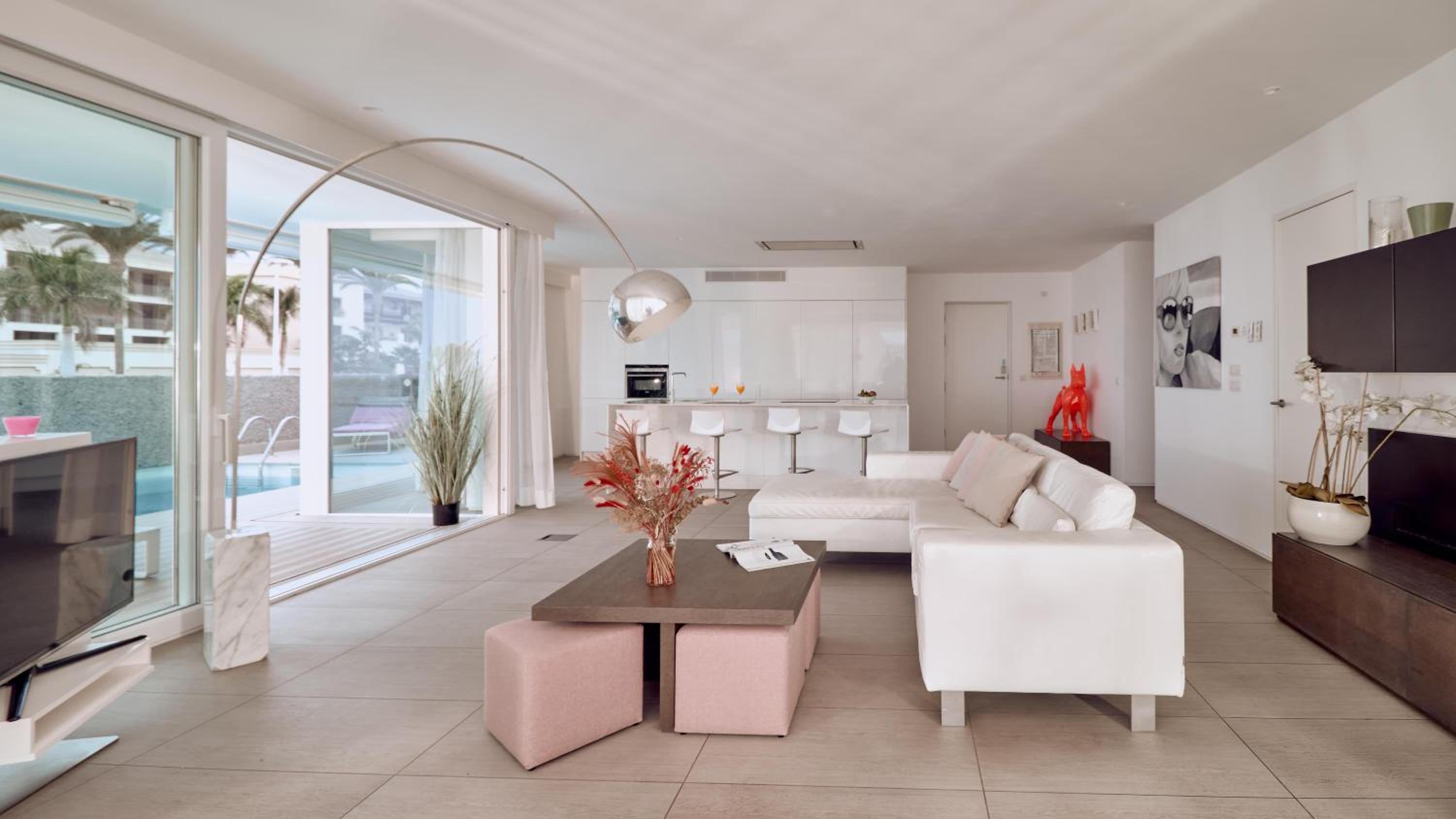 Serenity Elegance 2 bedroom  Suite extra large with private pool and sea  view