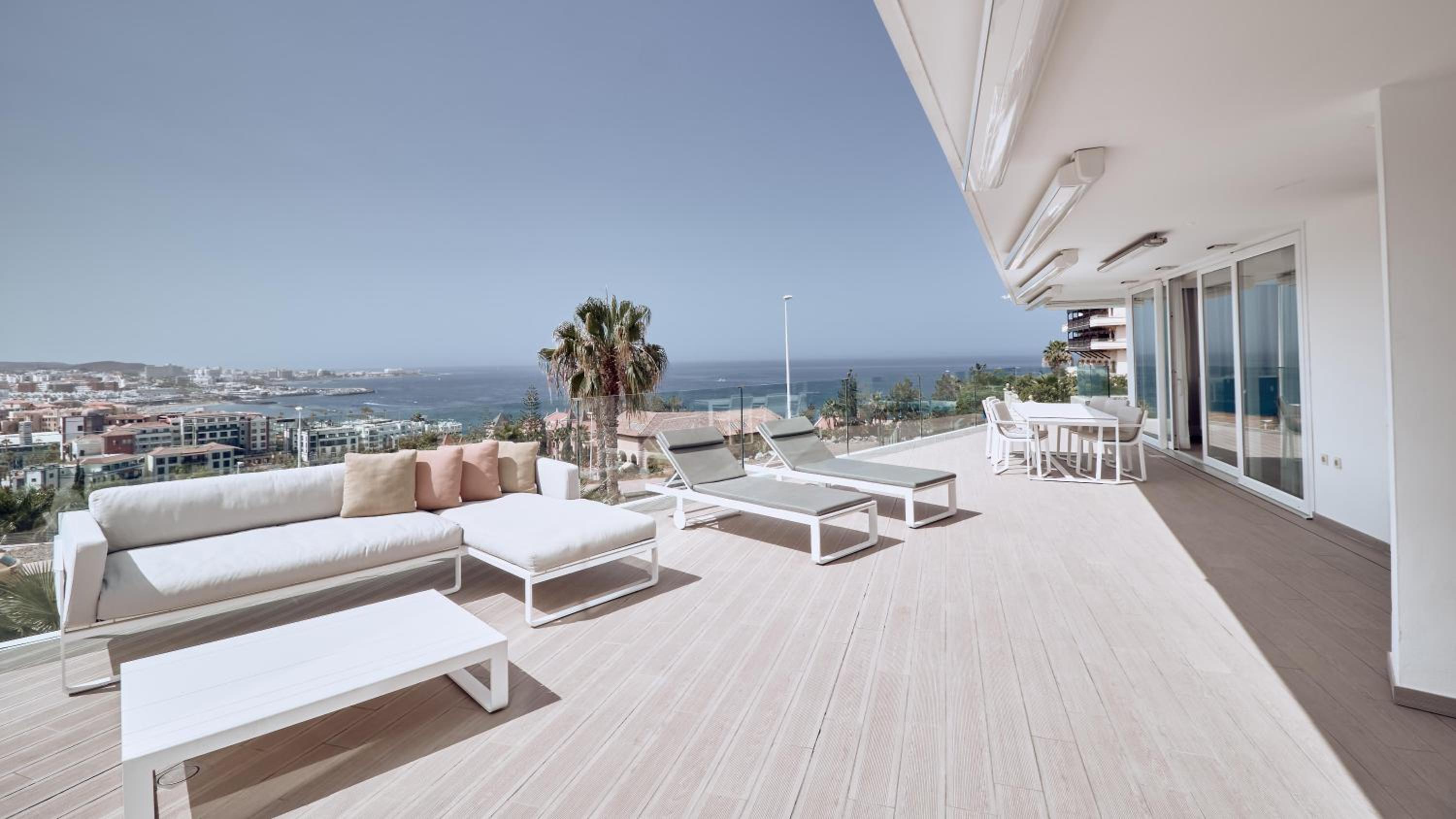 Serenity Elegance 2 bedroom  Suite extra large with private pool and sea  view
