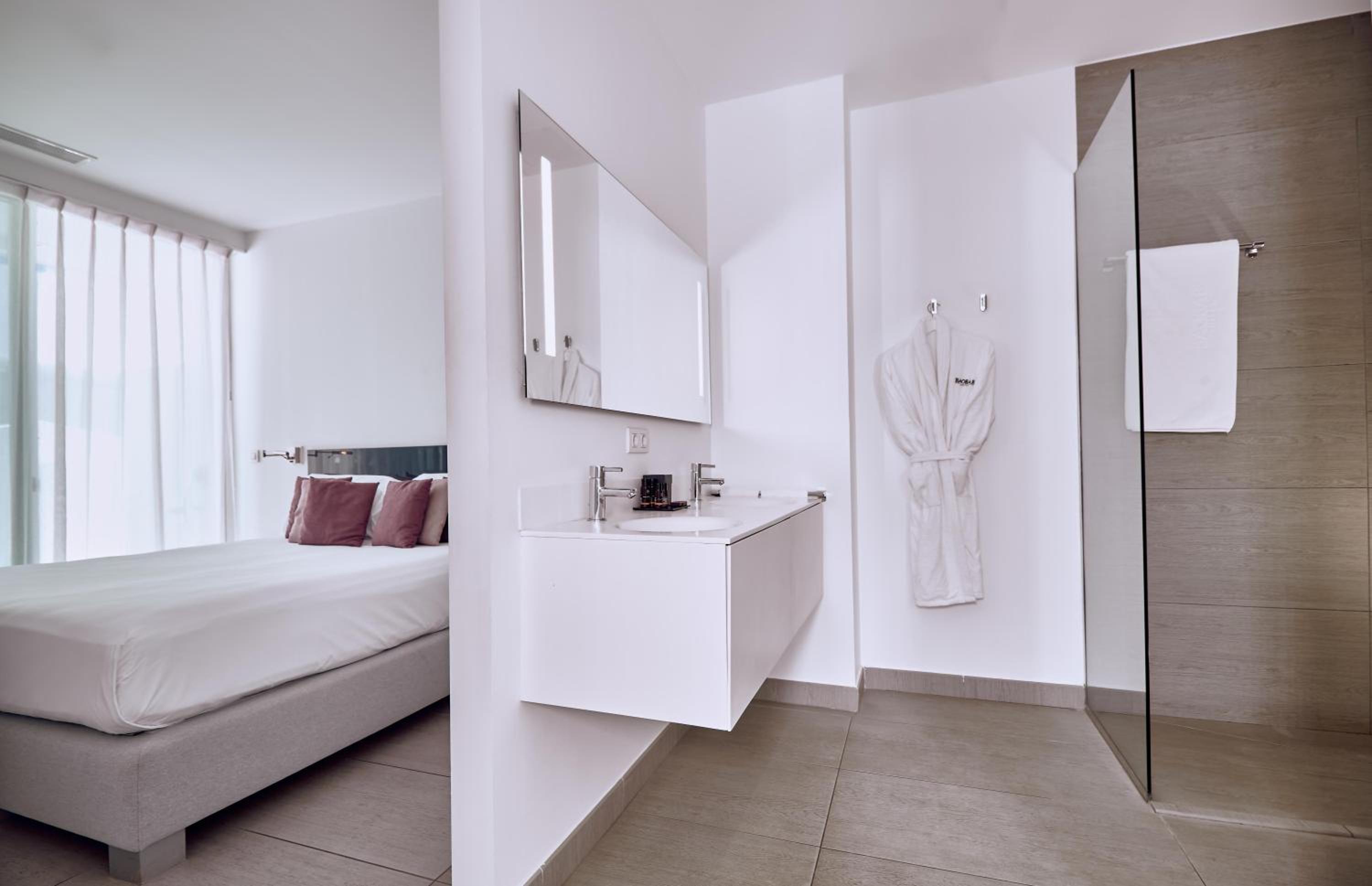 Serenity Pico 2 bedroom Suite mountain view