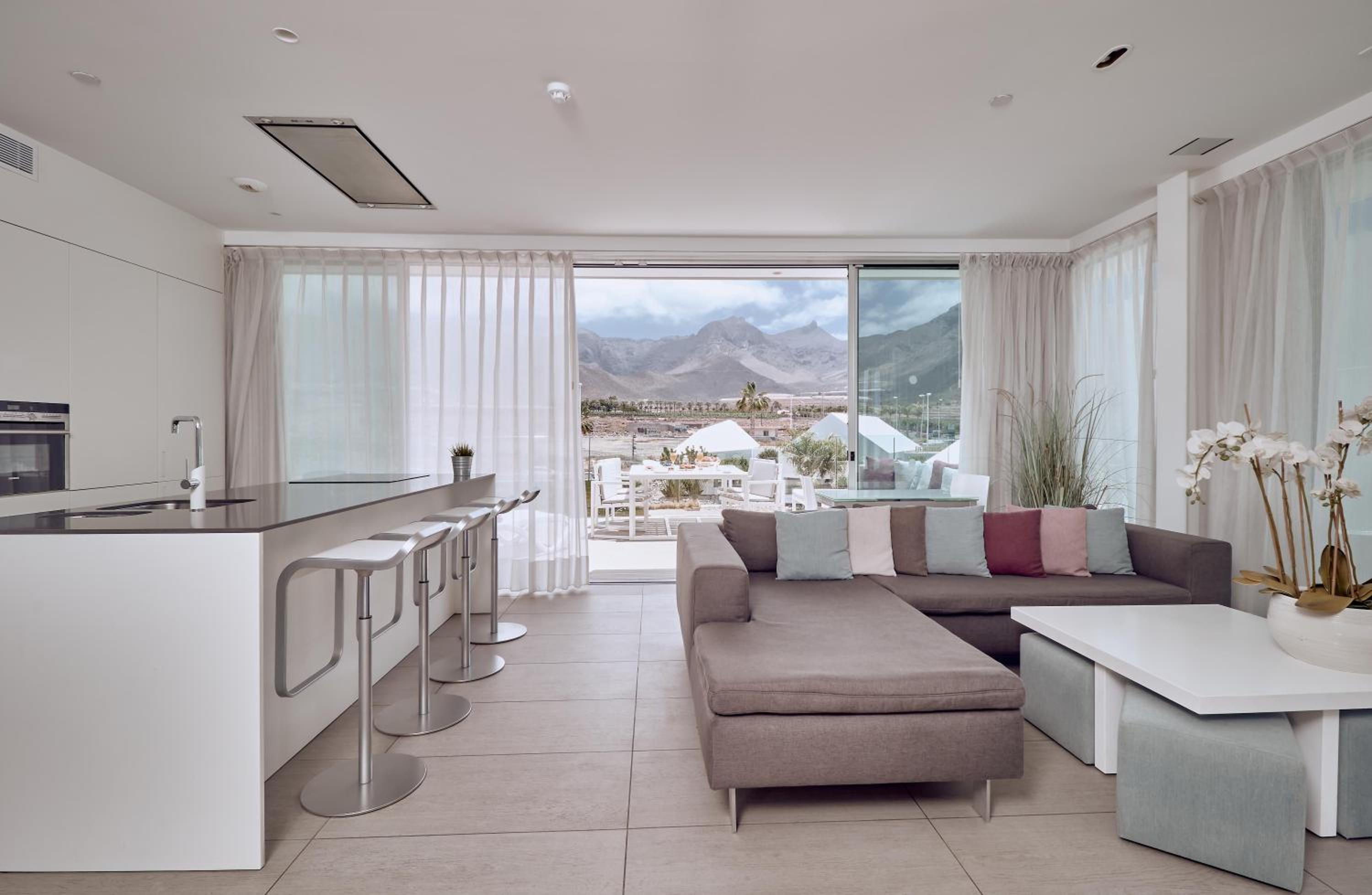 Serenity Pico 2 bedroom Suite mountain view