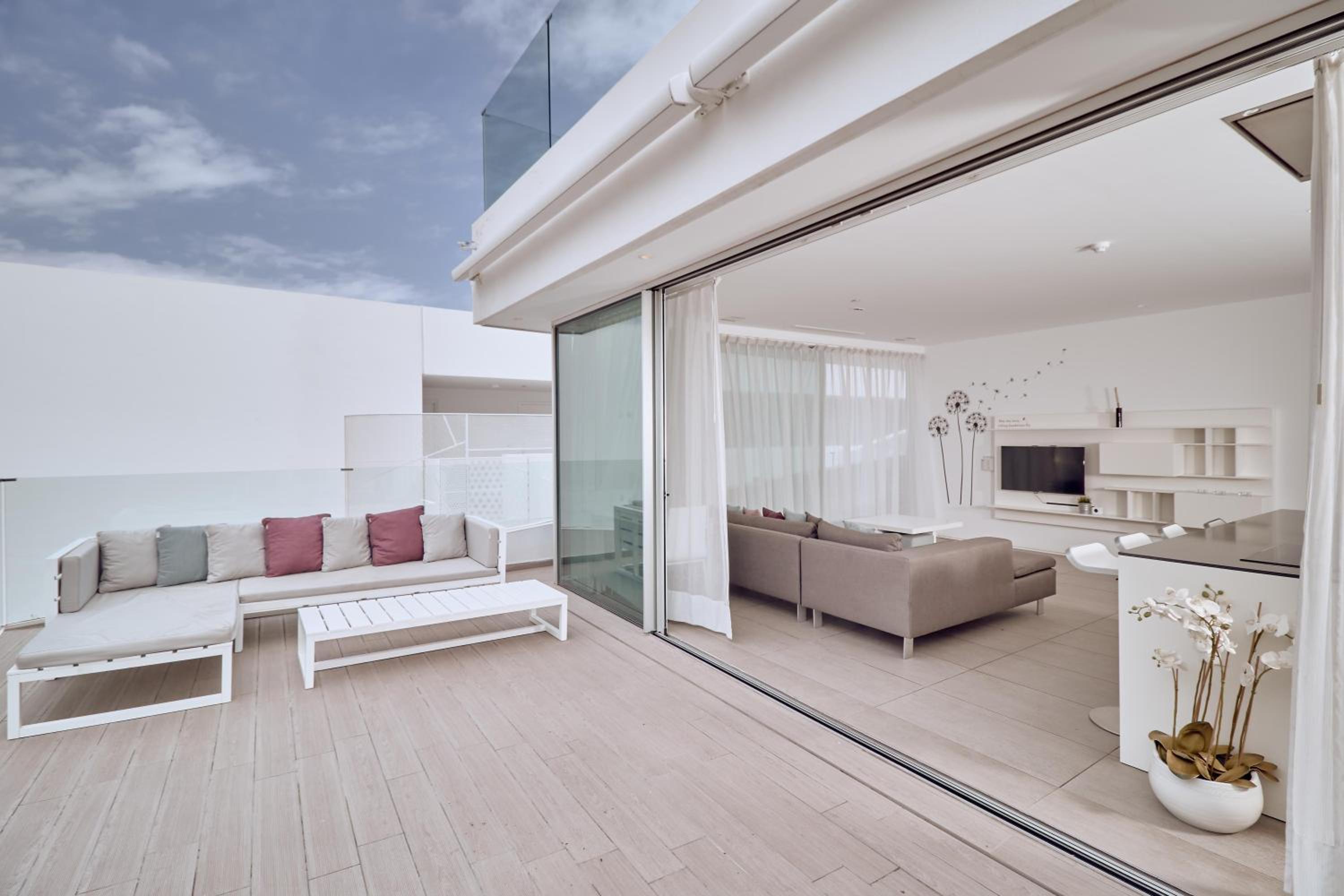 Serenity Pico 2 bedroom Suite mountain view