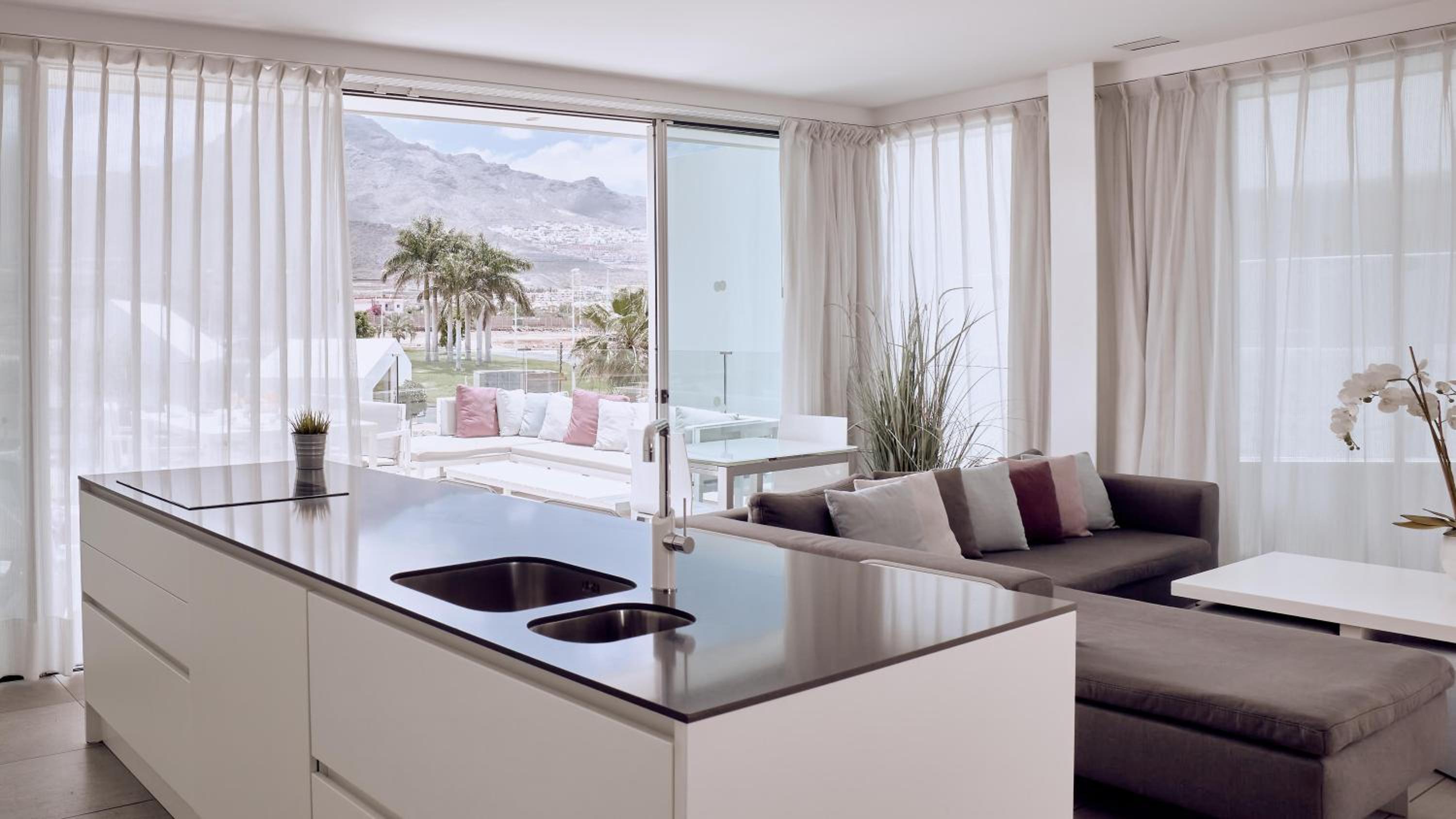 Serenity Pico 2 bedroom Suite mountain view thumbnail 5