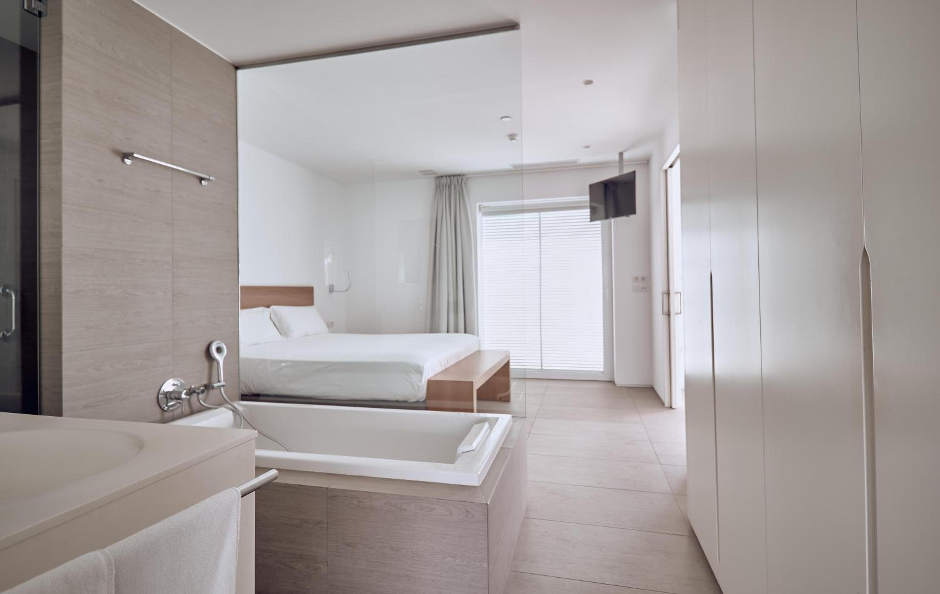 Serenity Rio 2 bedroom Suite with private pool and sea view thumbnail 5