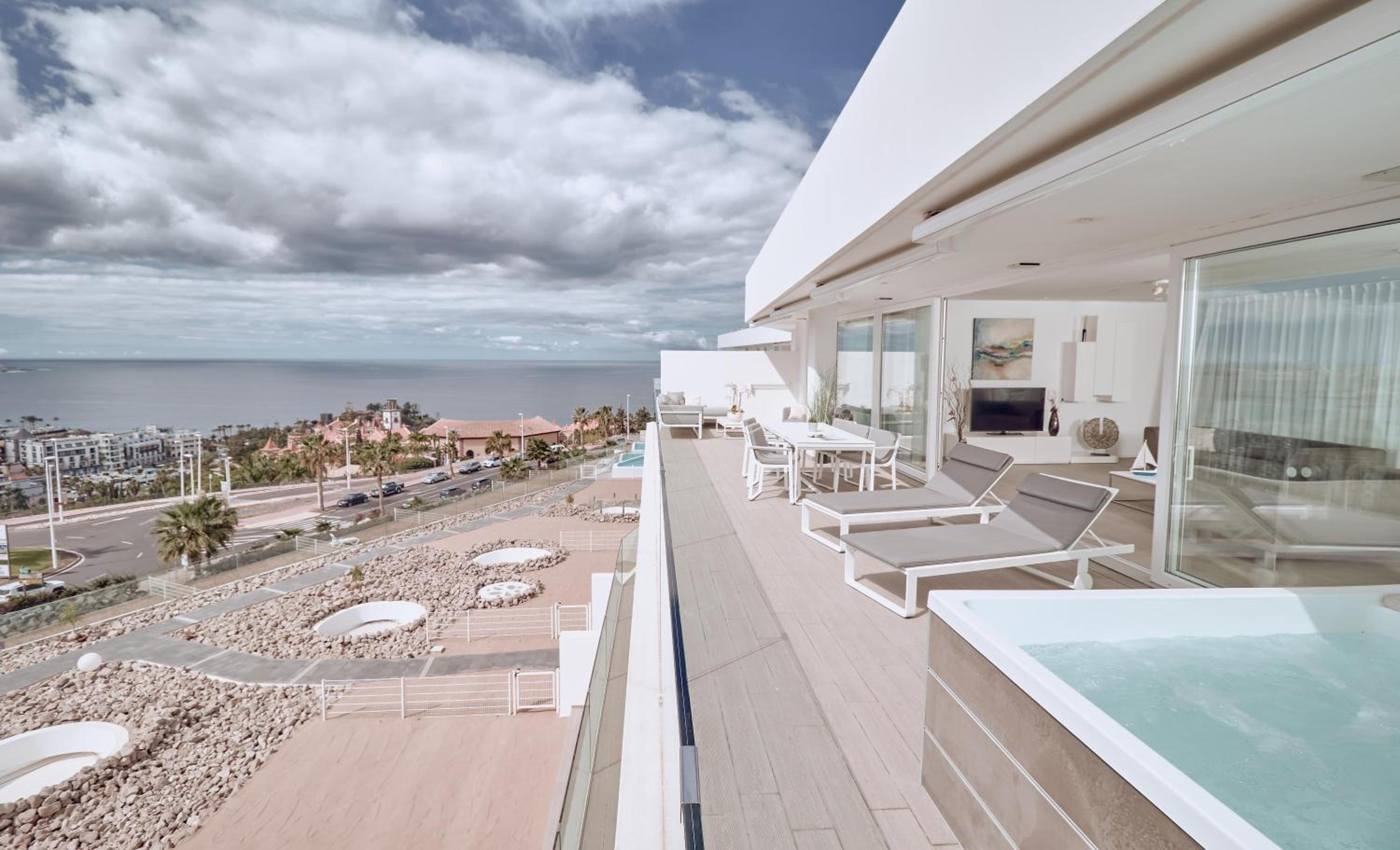 Serenity Allegra 2 bedroom Suite with hot tub and sea view