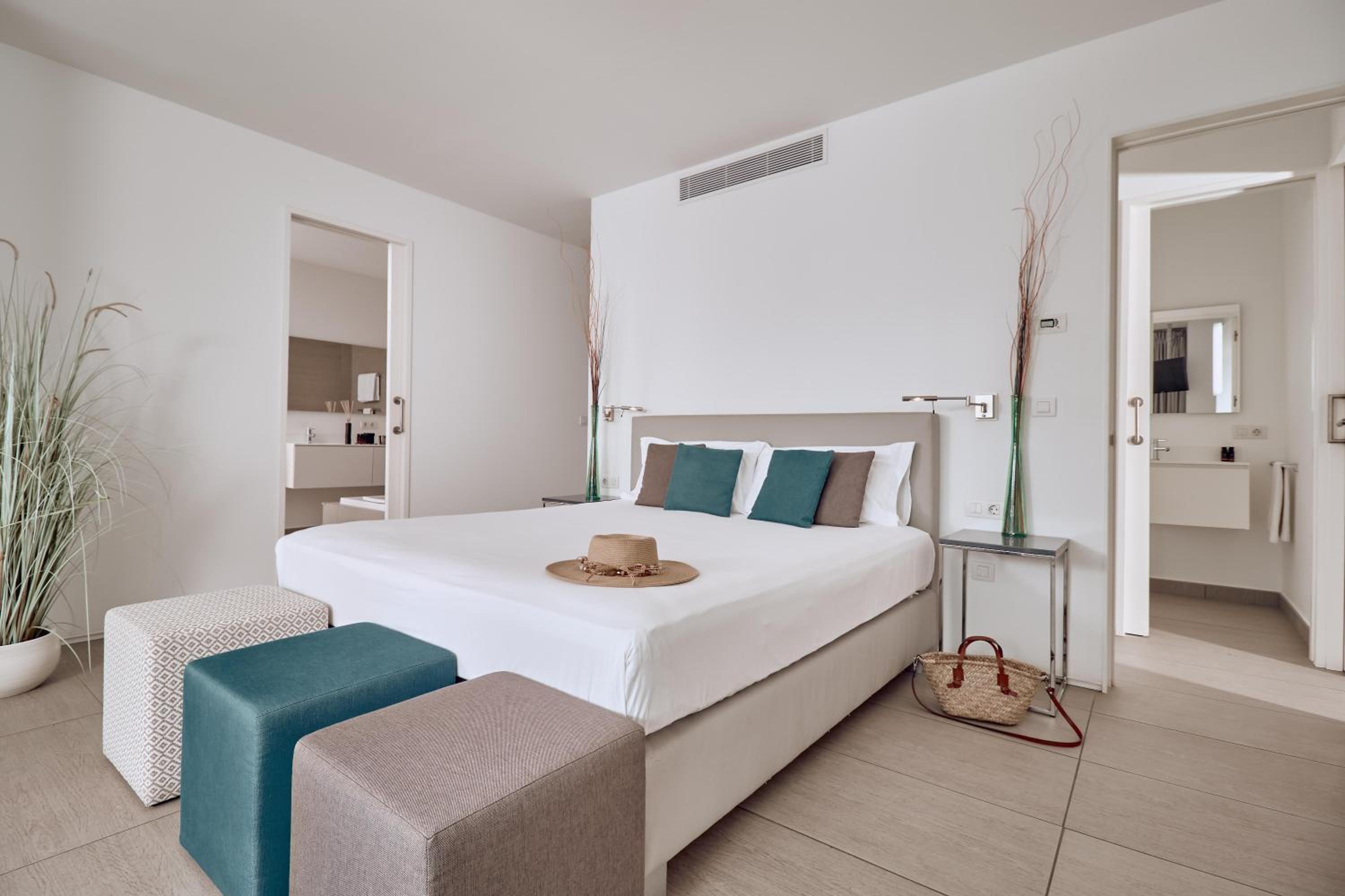 Divinity Rio 1 bedroom Suite with private pool and sea view