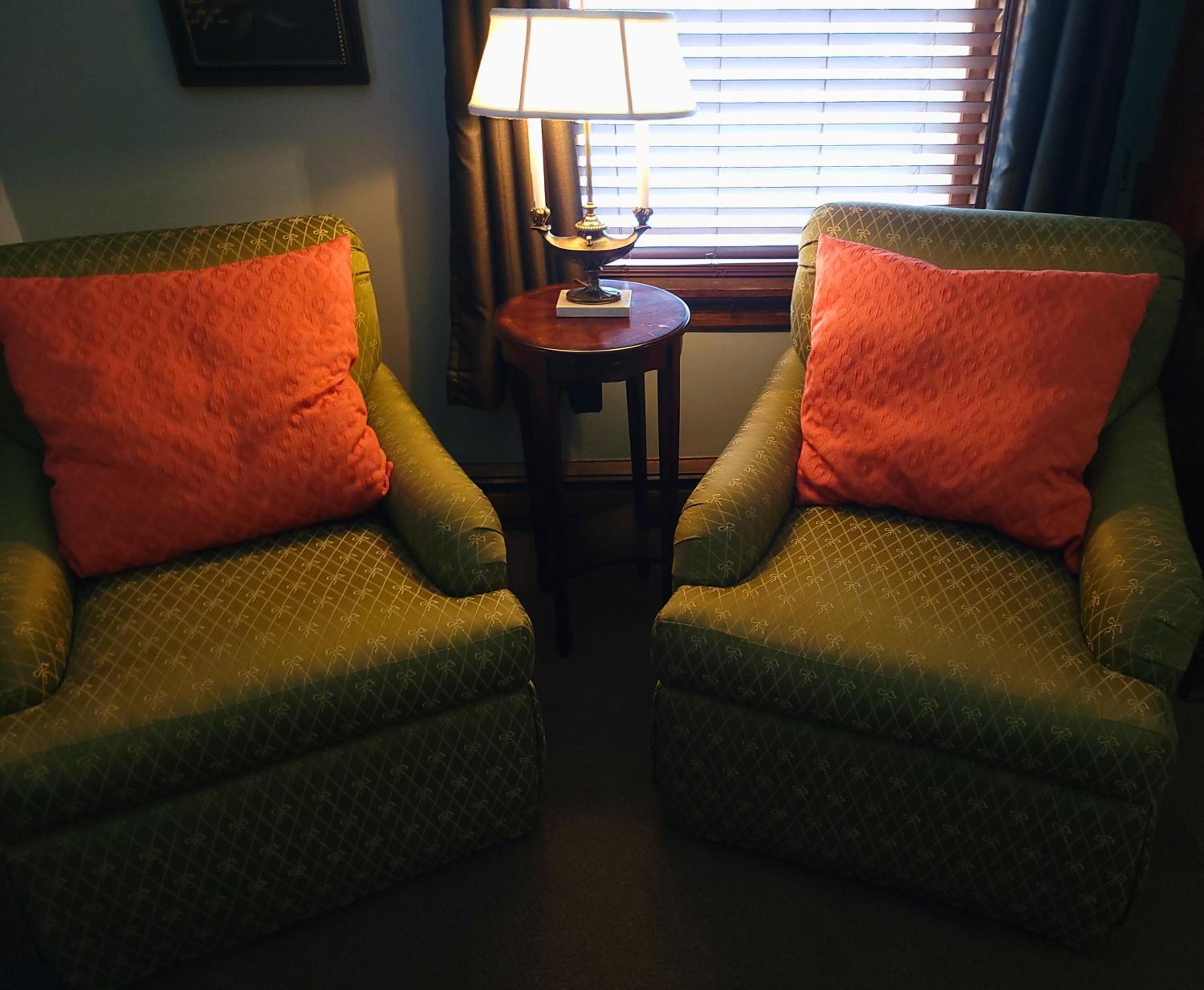 Queen Room with Two Queen Beds - Photo 8