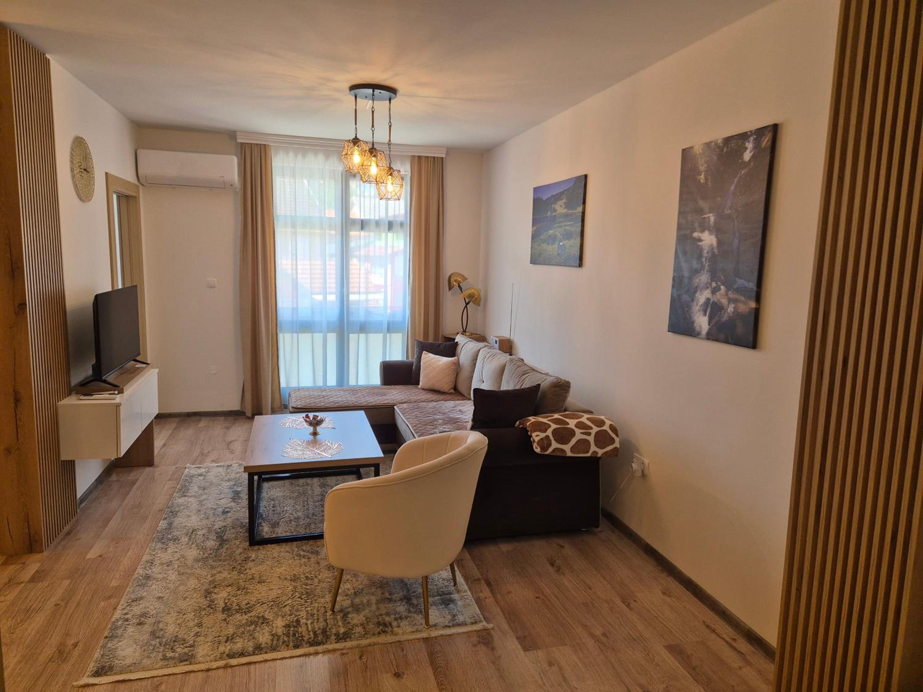 One-Bedroom Apartment photo 2