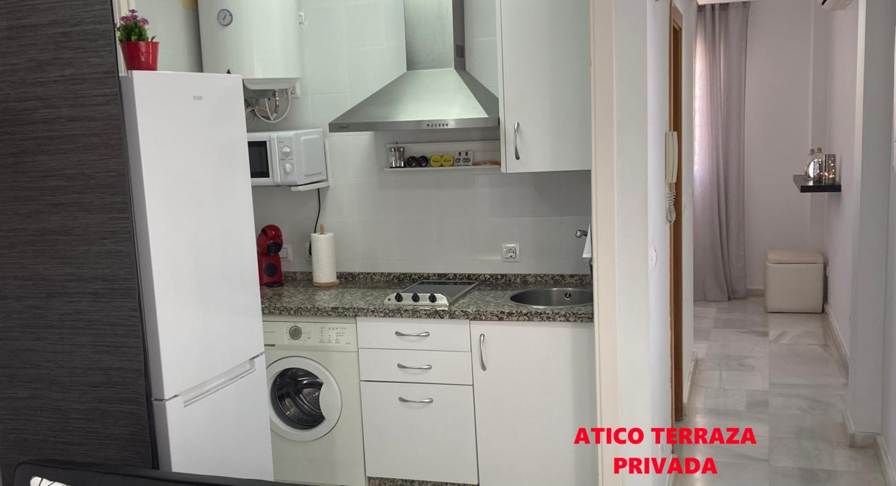Penthouse Apartment - Photo 2