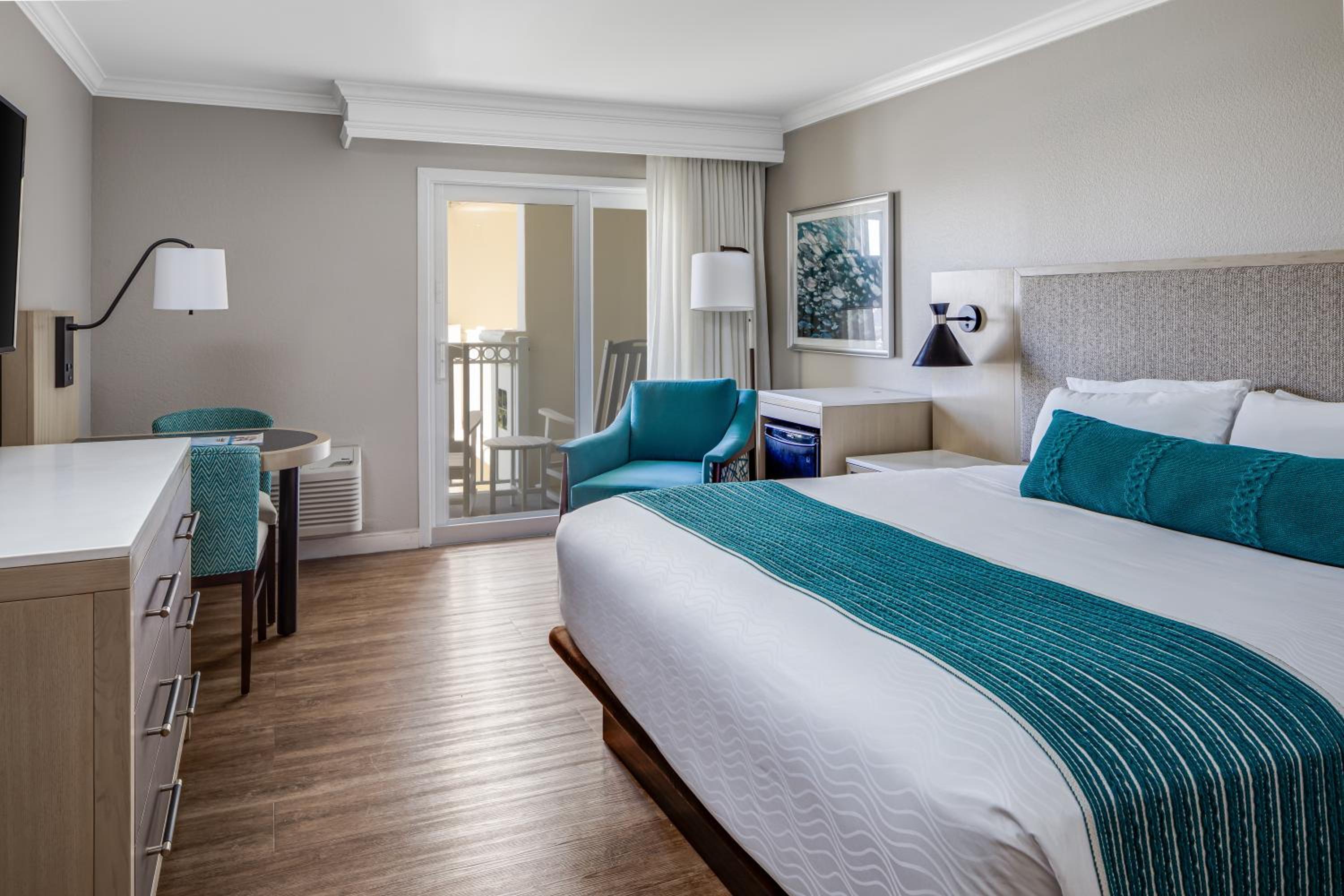 King Room with Roll-In Shower - Pool View