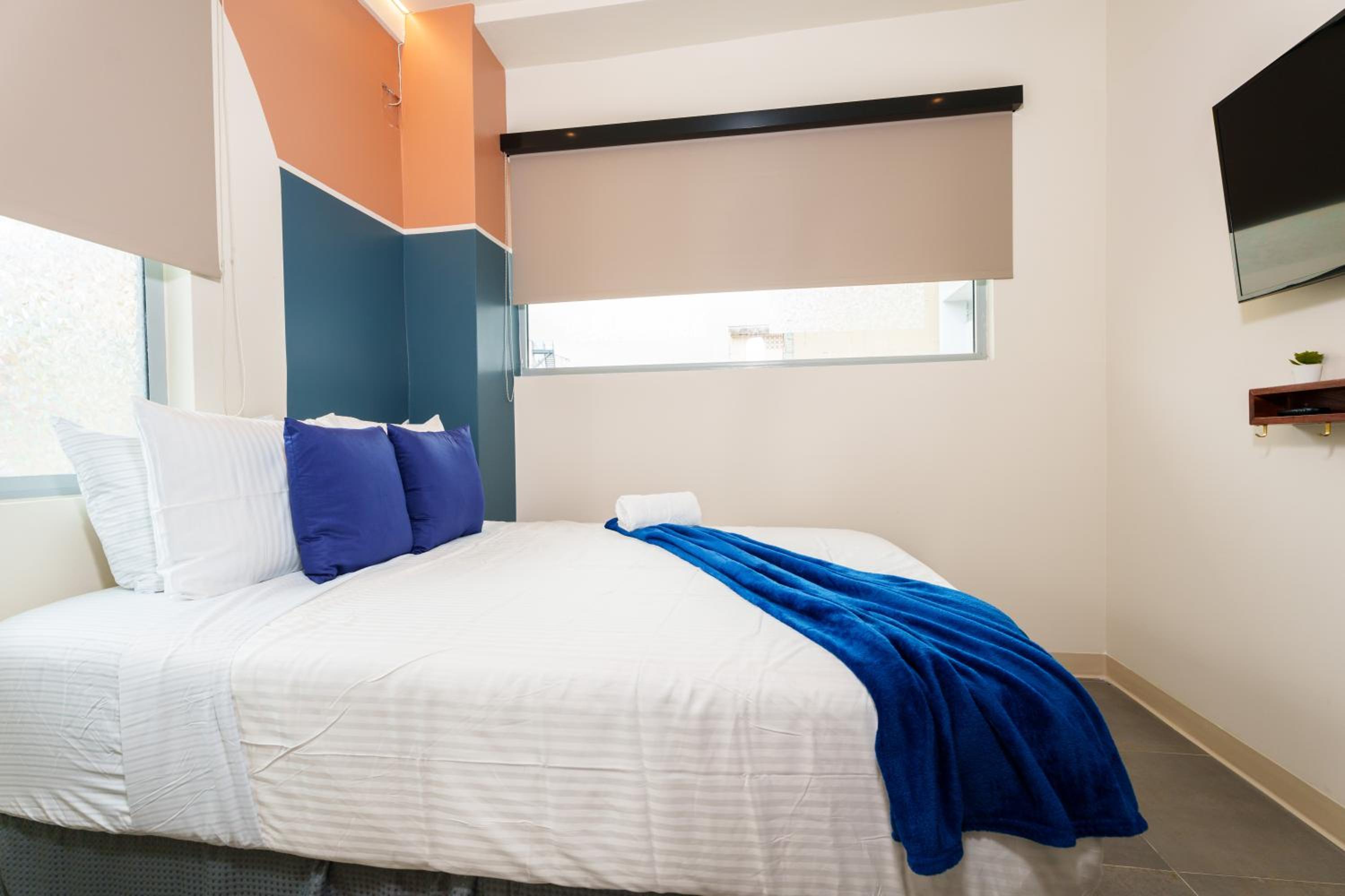 Premium Queen Room - Photo 9