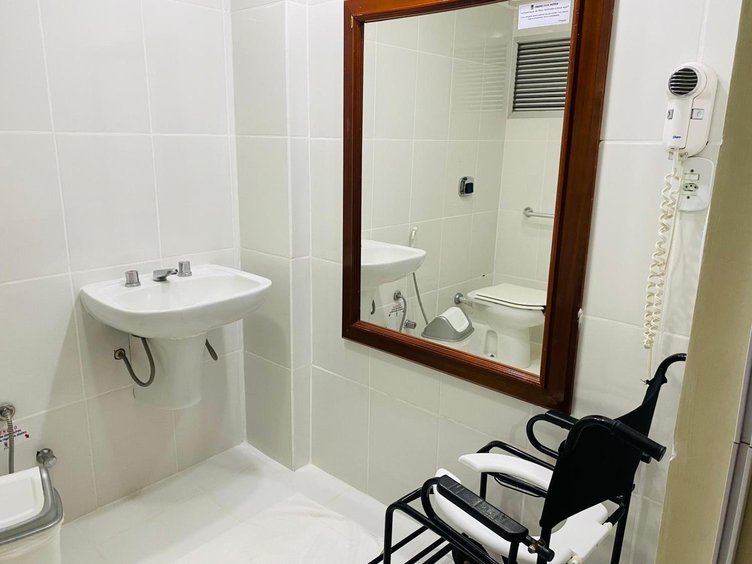 Triple Room - Disability Access photo 3