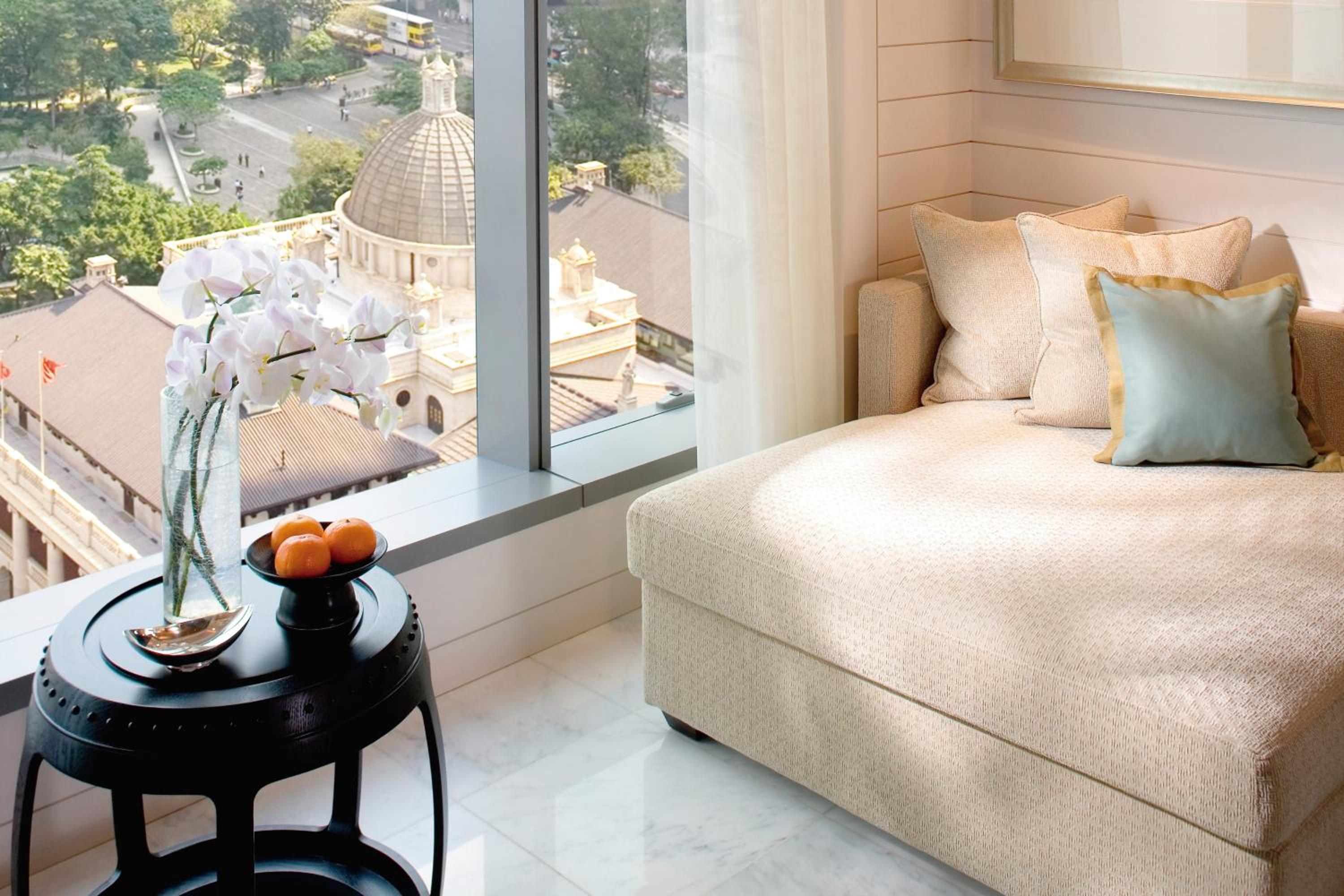 Statue Square View Twin Room